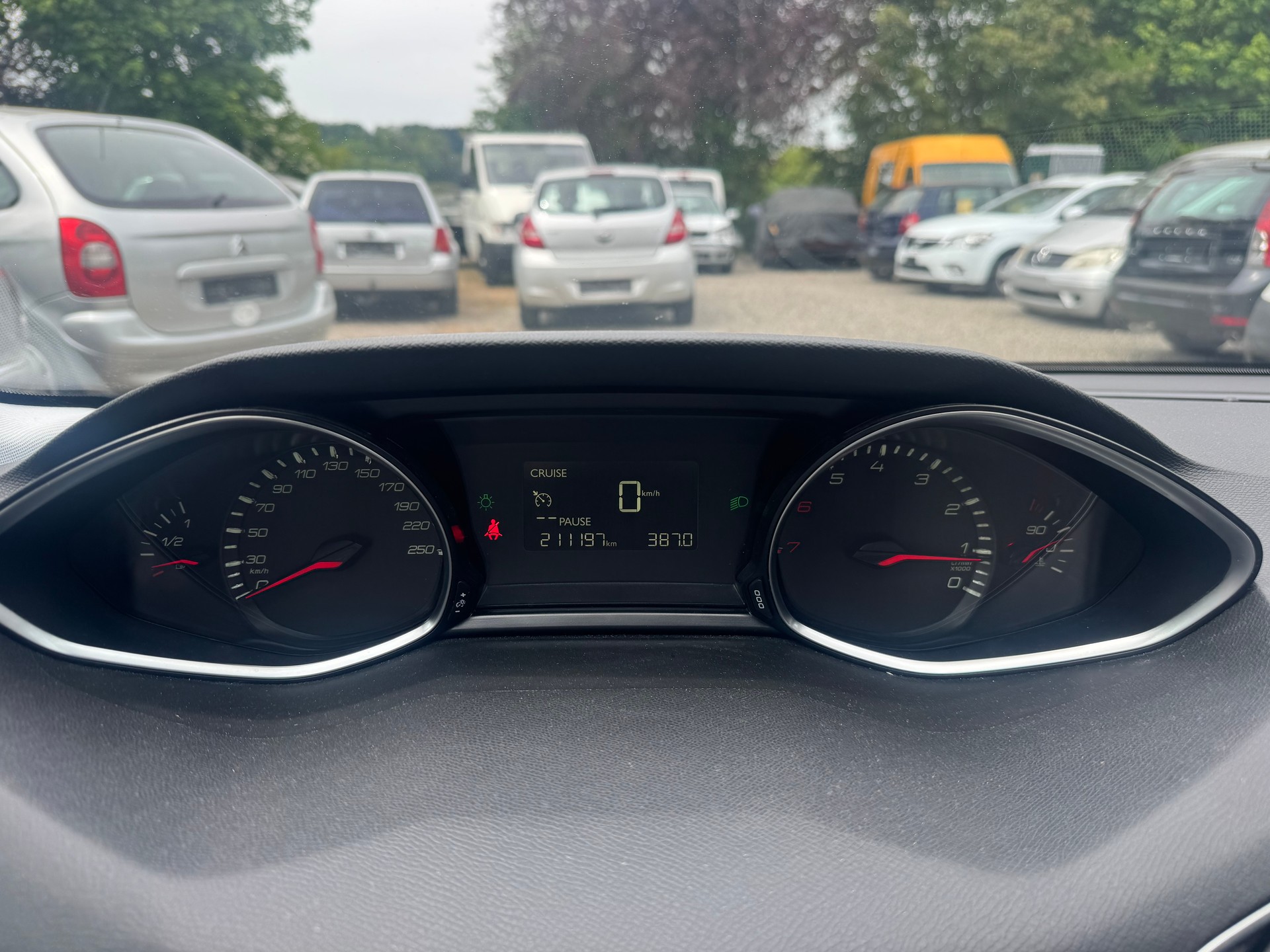 PEUGEOT 308 1.2 THP Active-image-10