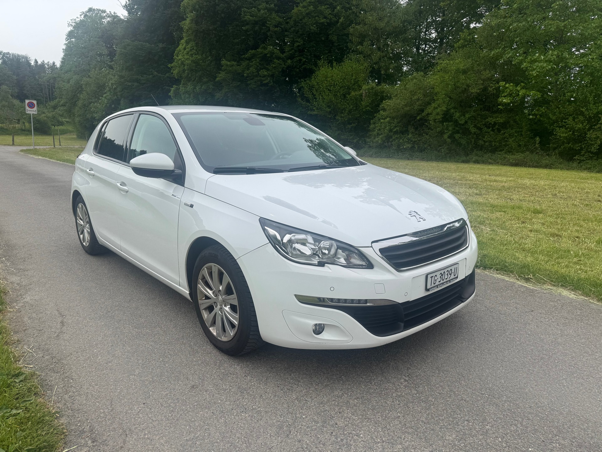 PEUGEOT 308 1.2 THP Active-image-1