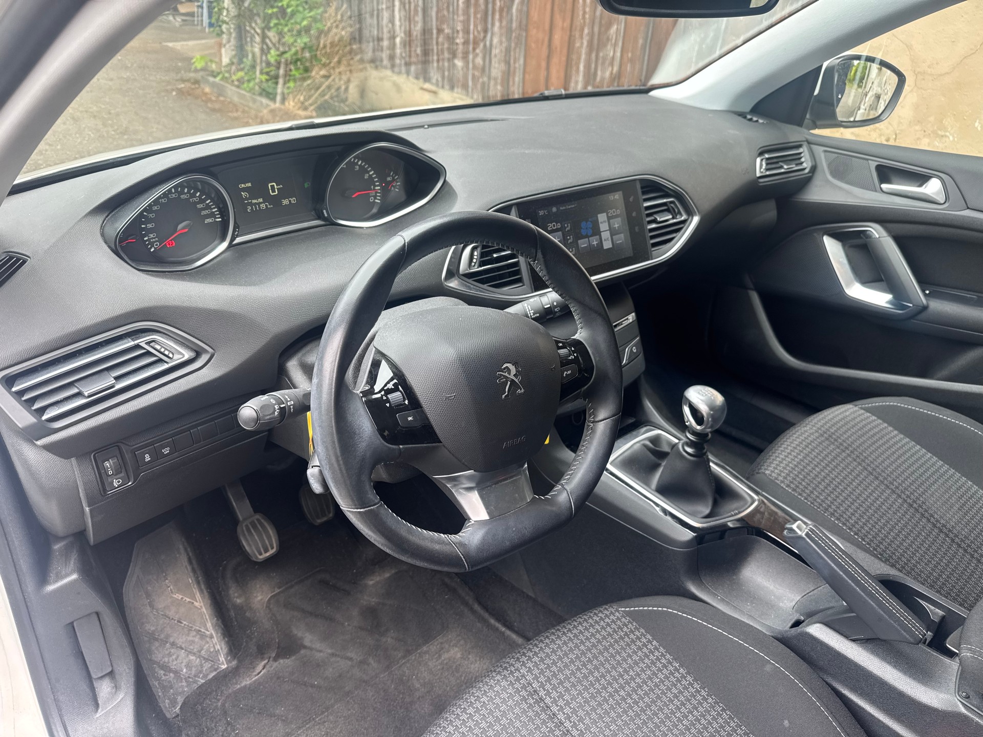 PEUGEOT 308 1.2 THP Active-image-5