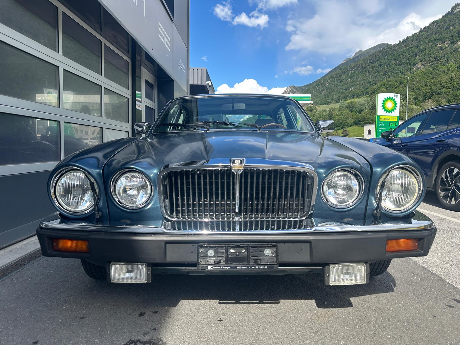 JAGUAR XJ12 5.3 HE Vanden Plas-showroom-element-2