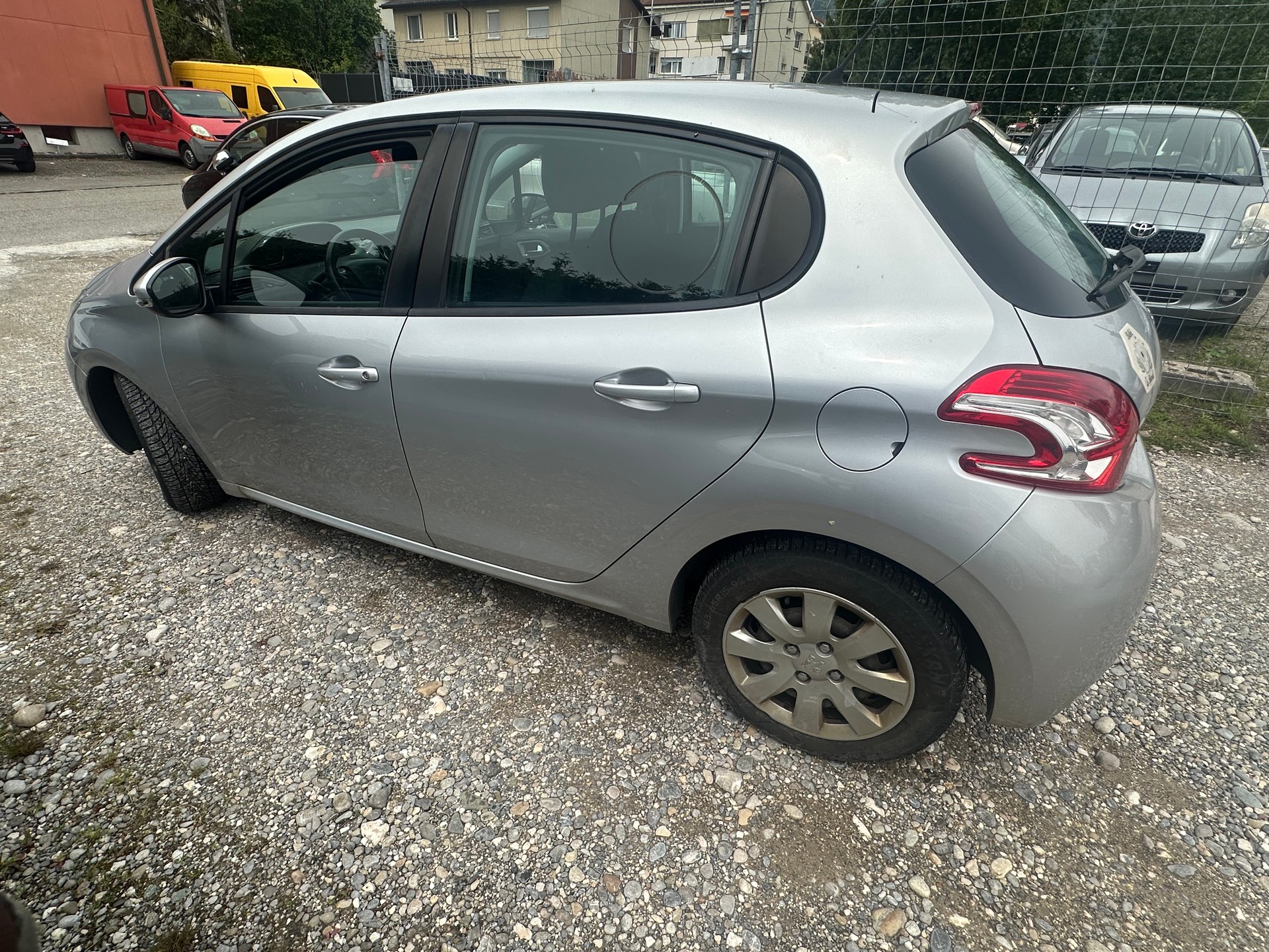 PEUGEOT 208 1.4 VTI Active-image-4