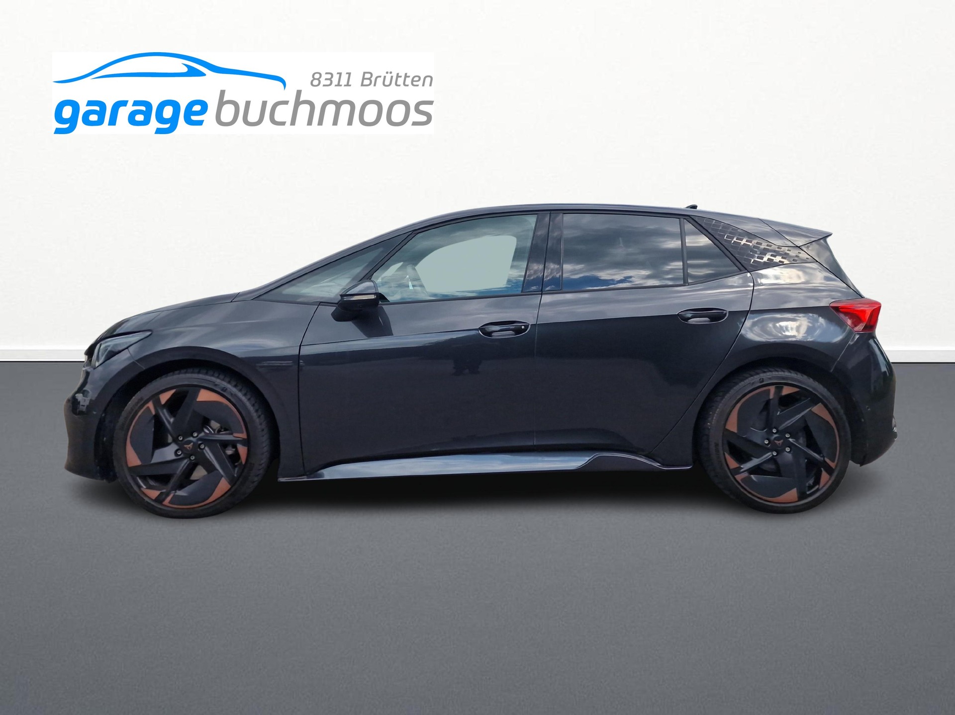 CUPRA Born VZ-showroom-element-1