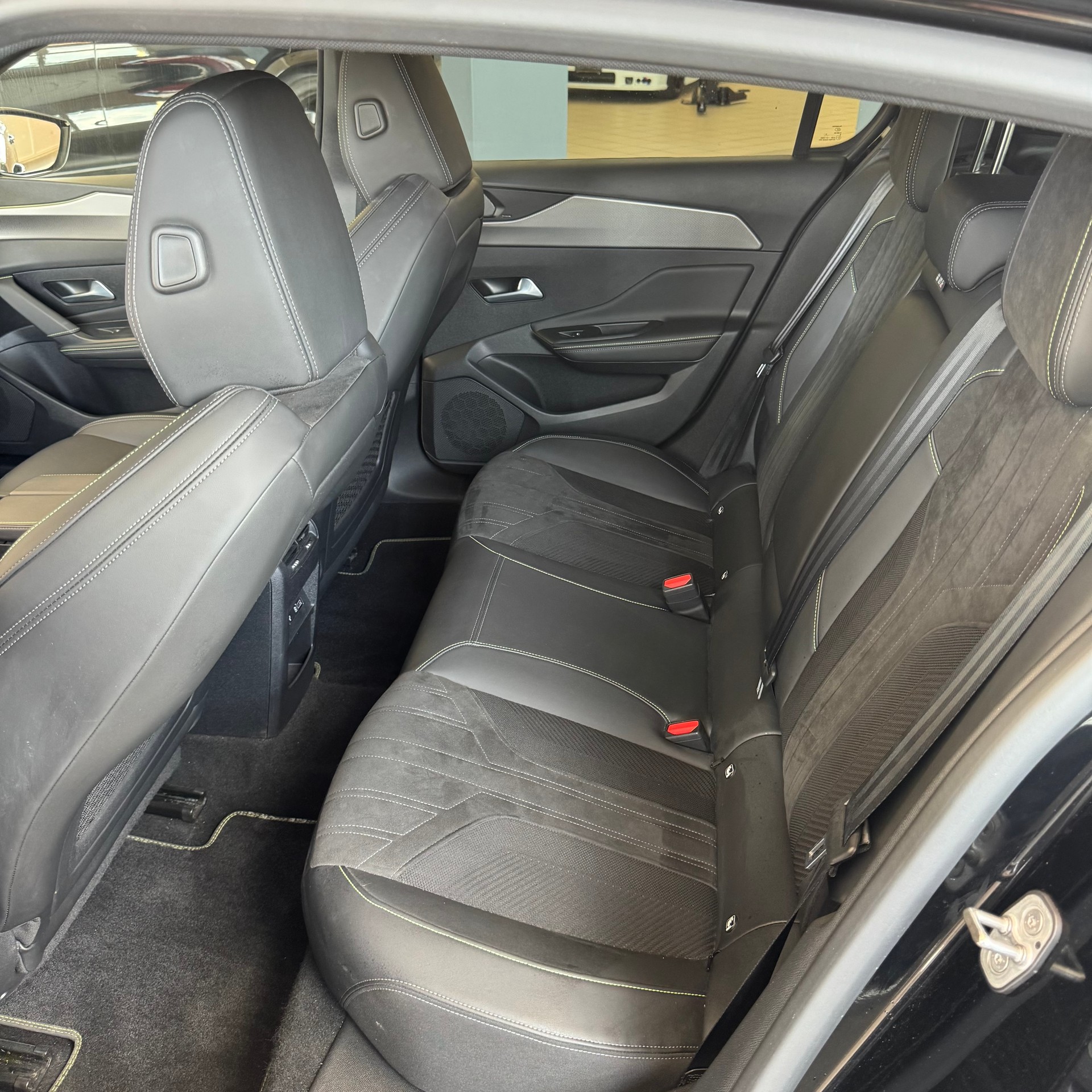 PEUGEOT 308 1.5 BlueHDI GT EAT8-image-11