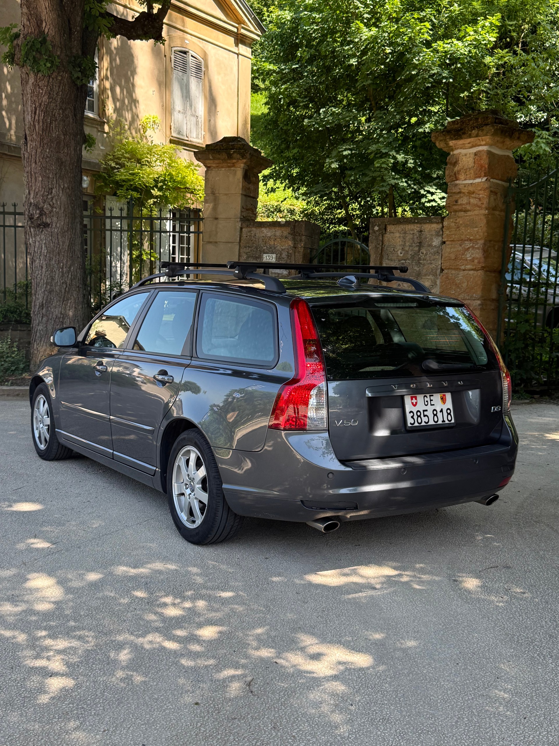 VOLVO 2.0 D3 Kinetic-image-1