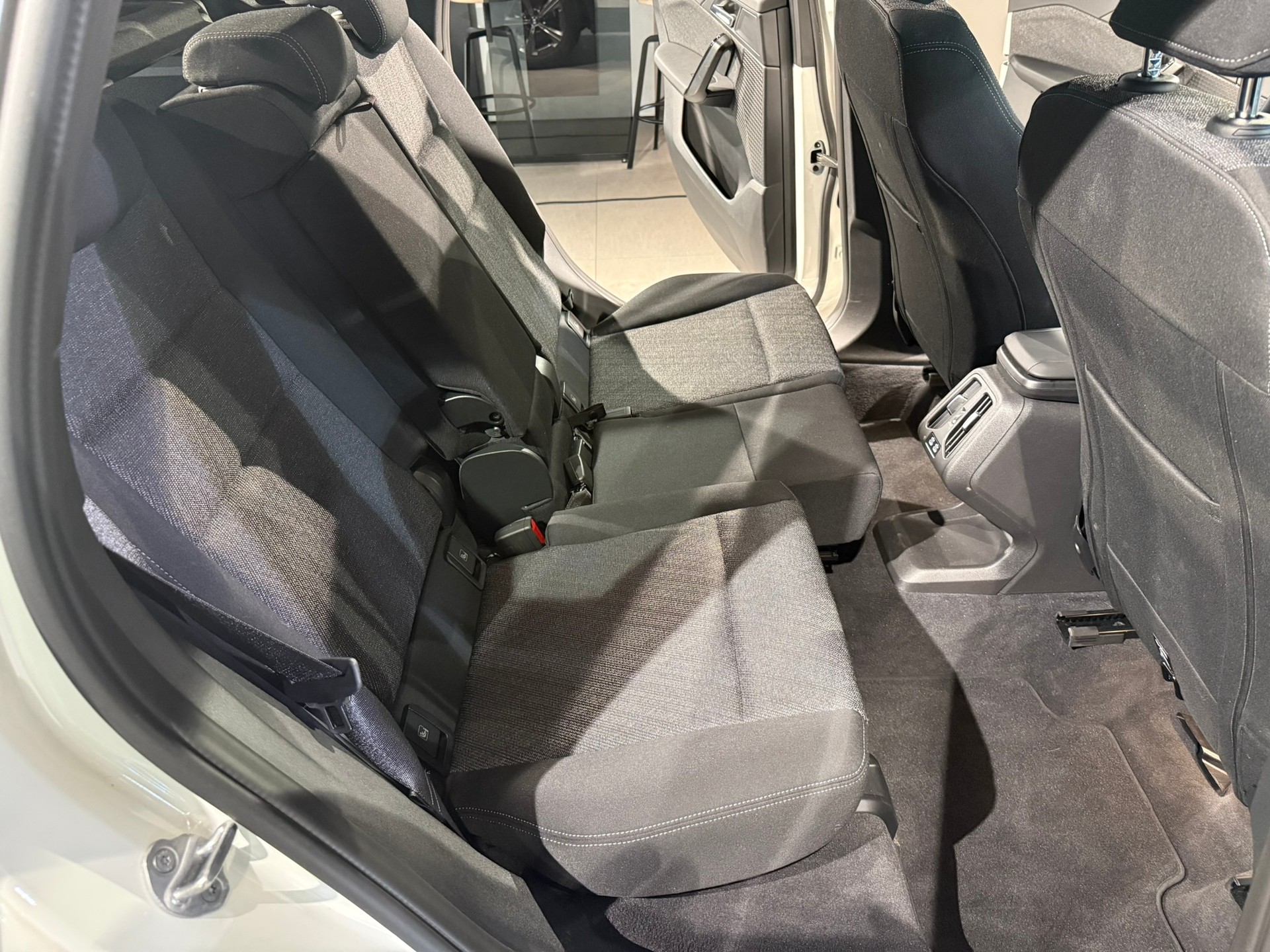 BMW X1 sDrive 18i-image-15