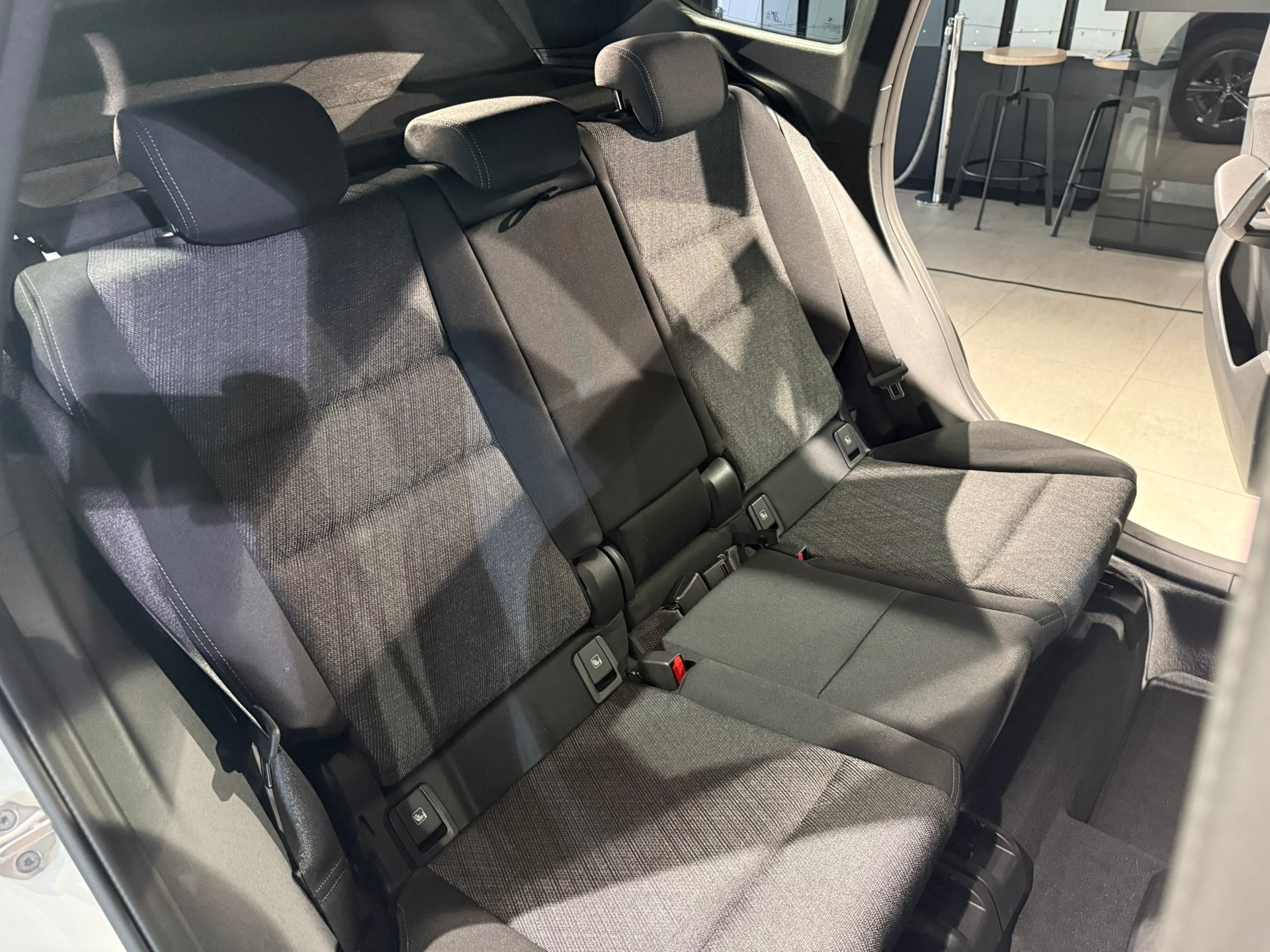 BMW X1 sDrive 18i-image-14