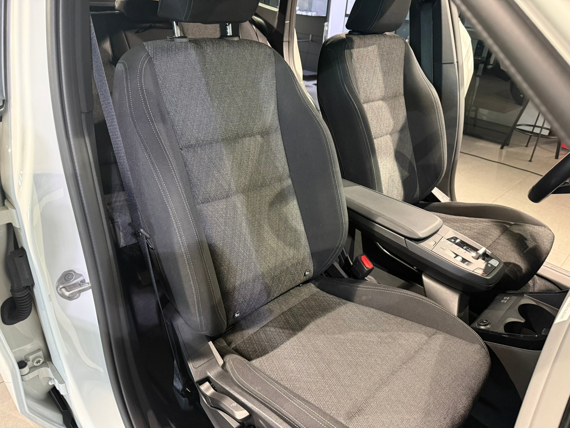 BMW X1 sDrive 18i-image-13