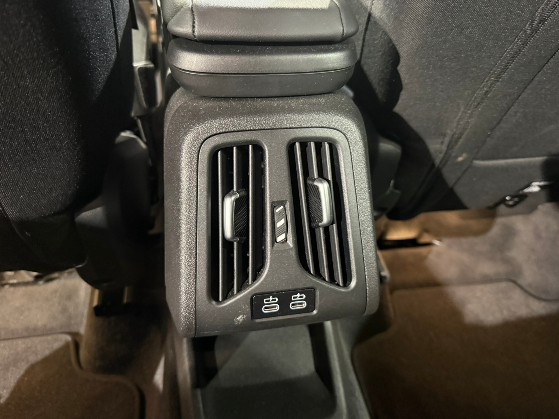 BMW X1 sDrive 18i-image-16