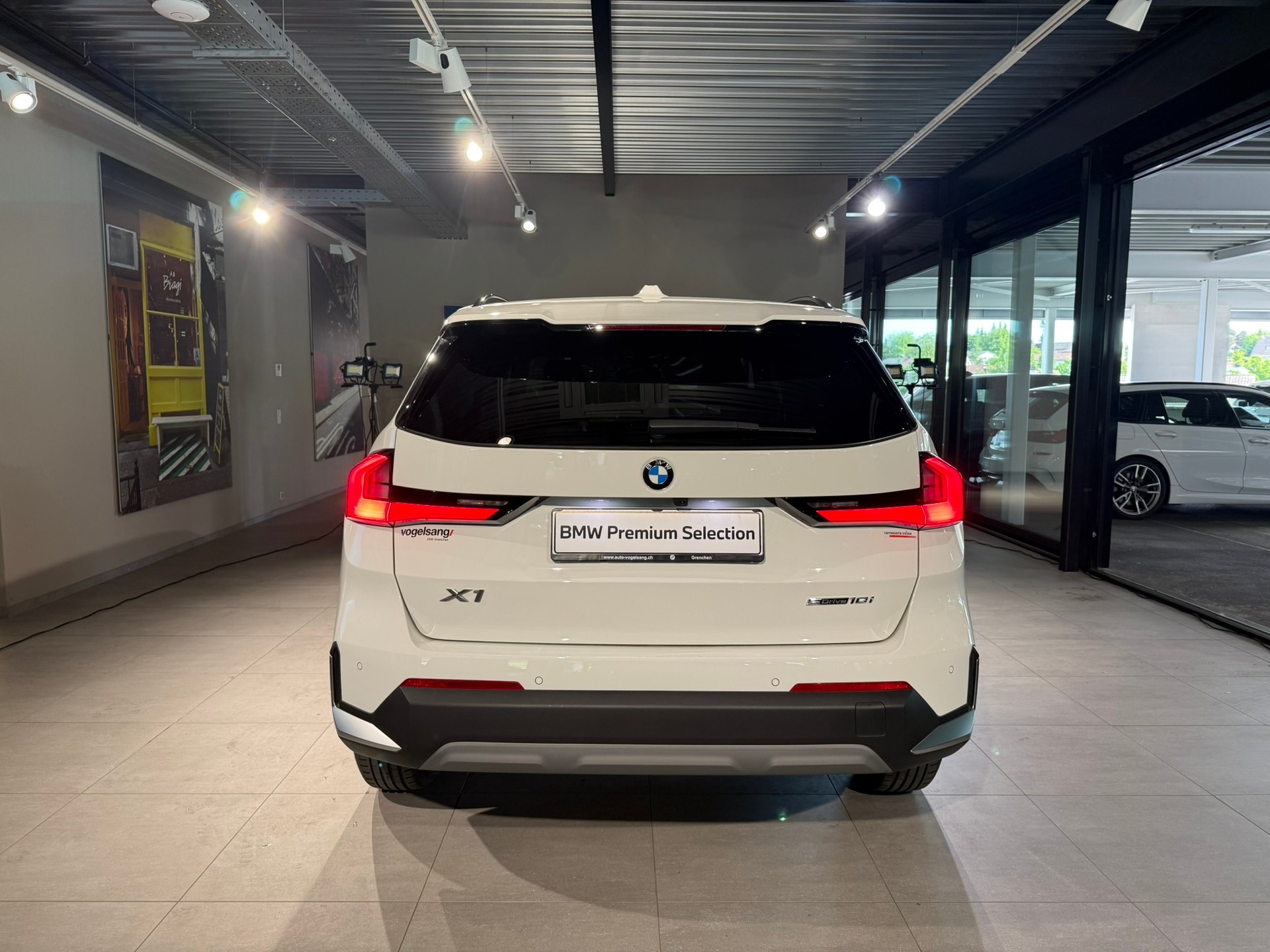BMW X1 sDrive 18i-showroom-element-3