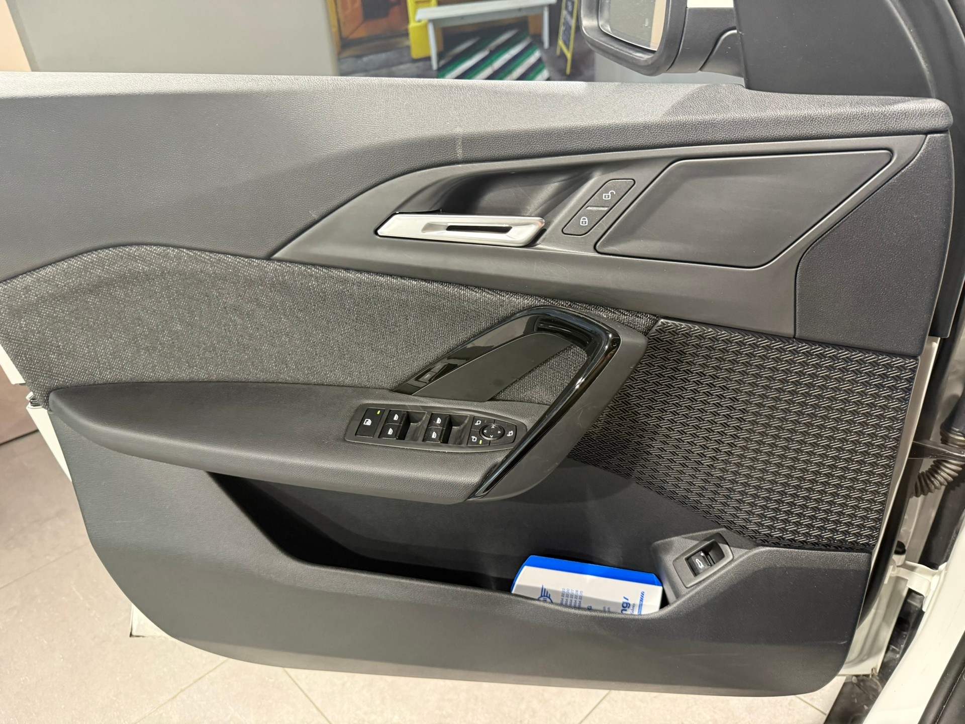 BMW X1 sDrive 18i-image-21