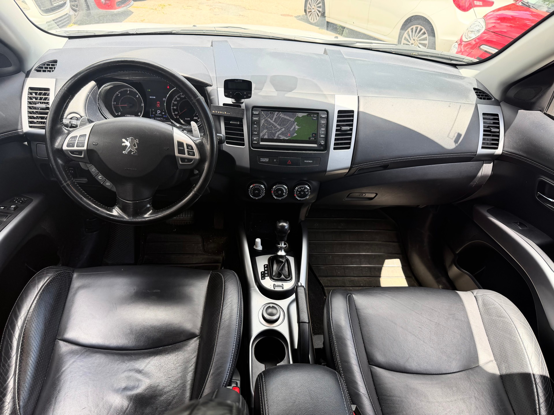 PEUGEOT 4007 2.2 HDi Platinum Edition-image-8