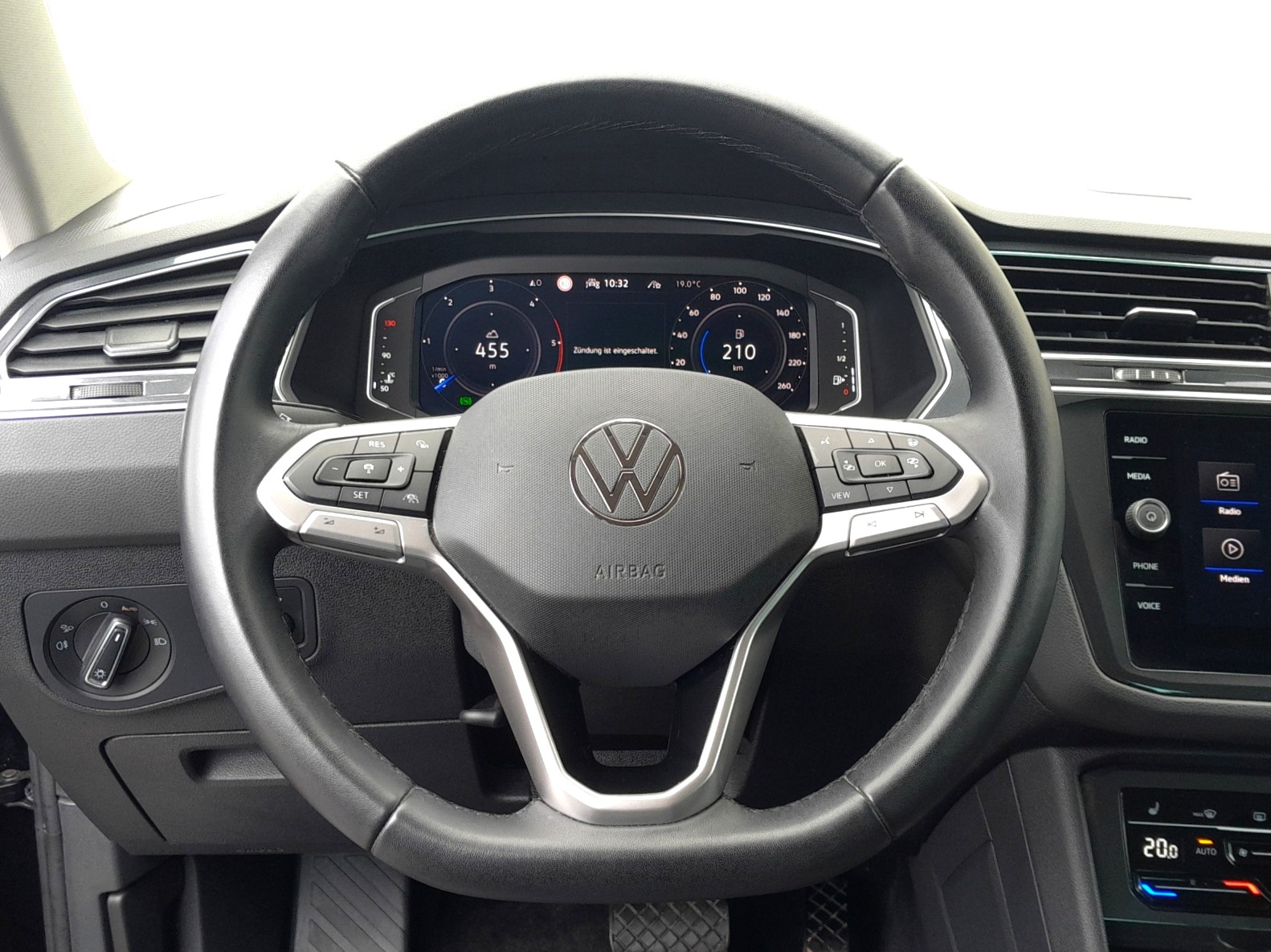 VW Tiguan 2.0 TDI SCR Elegance 4Motion DSG-image-9