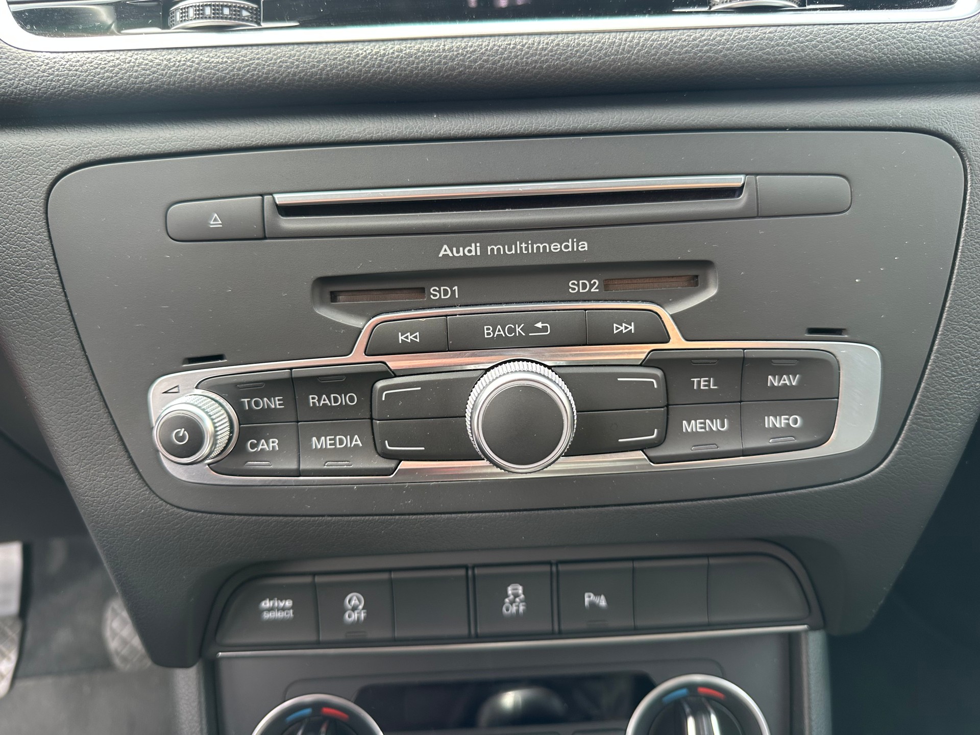 AUDI Q3 2.0 TDI-image-12