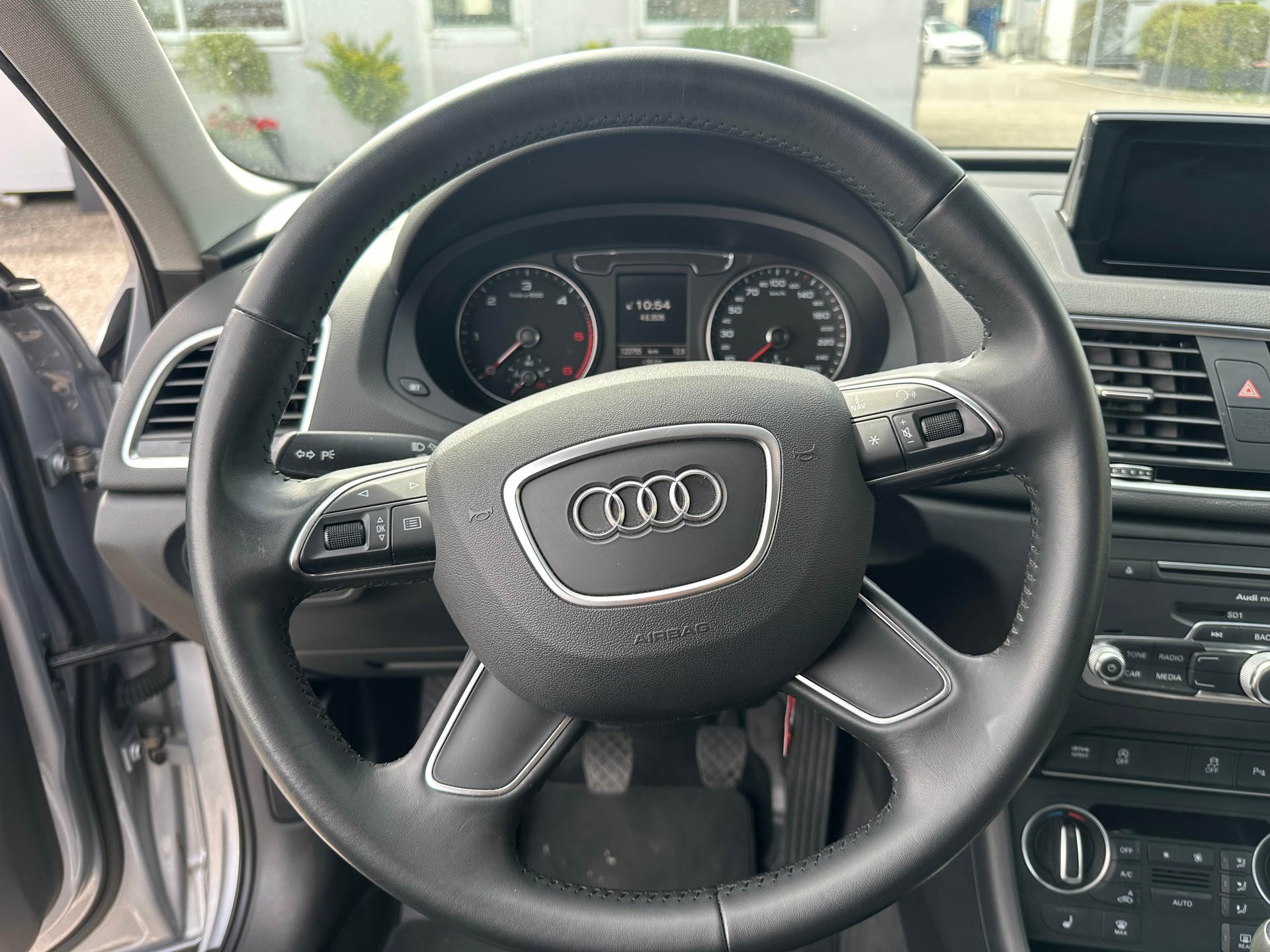 AUDI Q3 2.0 TDI-image-11