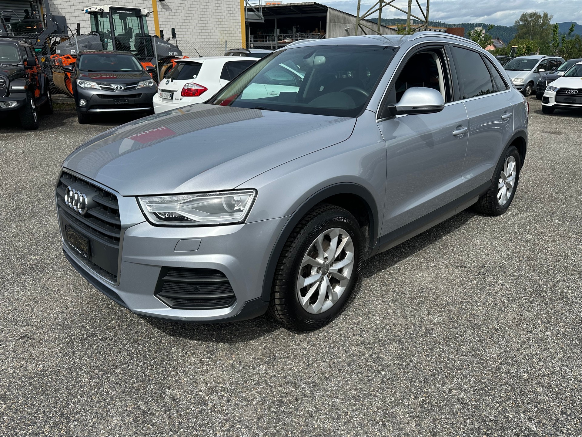AUDI Q3 2.0 TDI-image-9