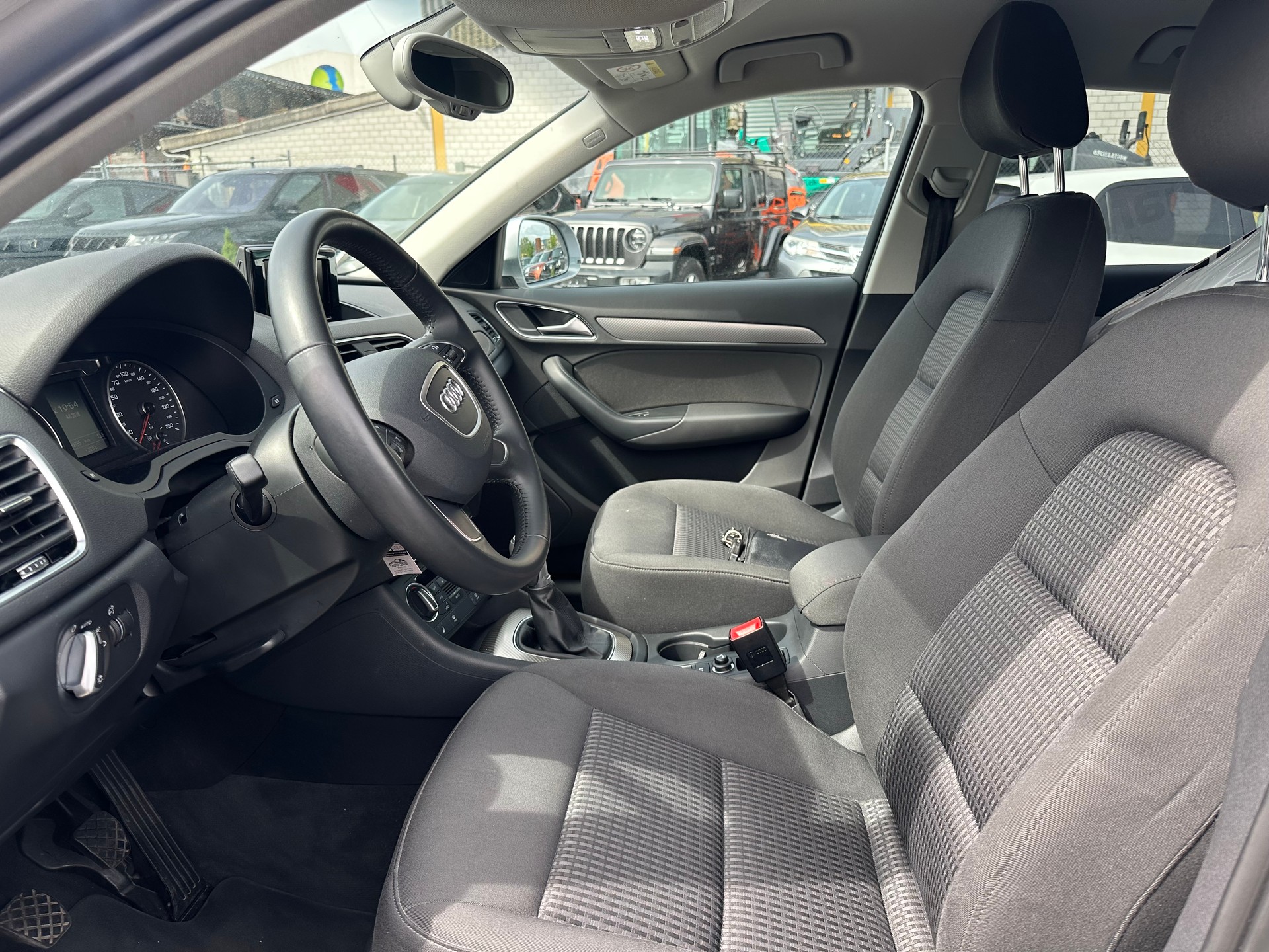 AUDI Q3 2.0 TDI-image-10
