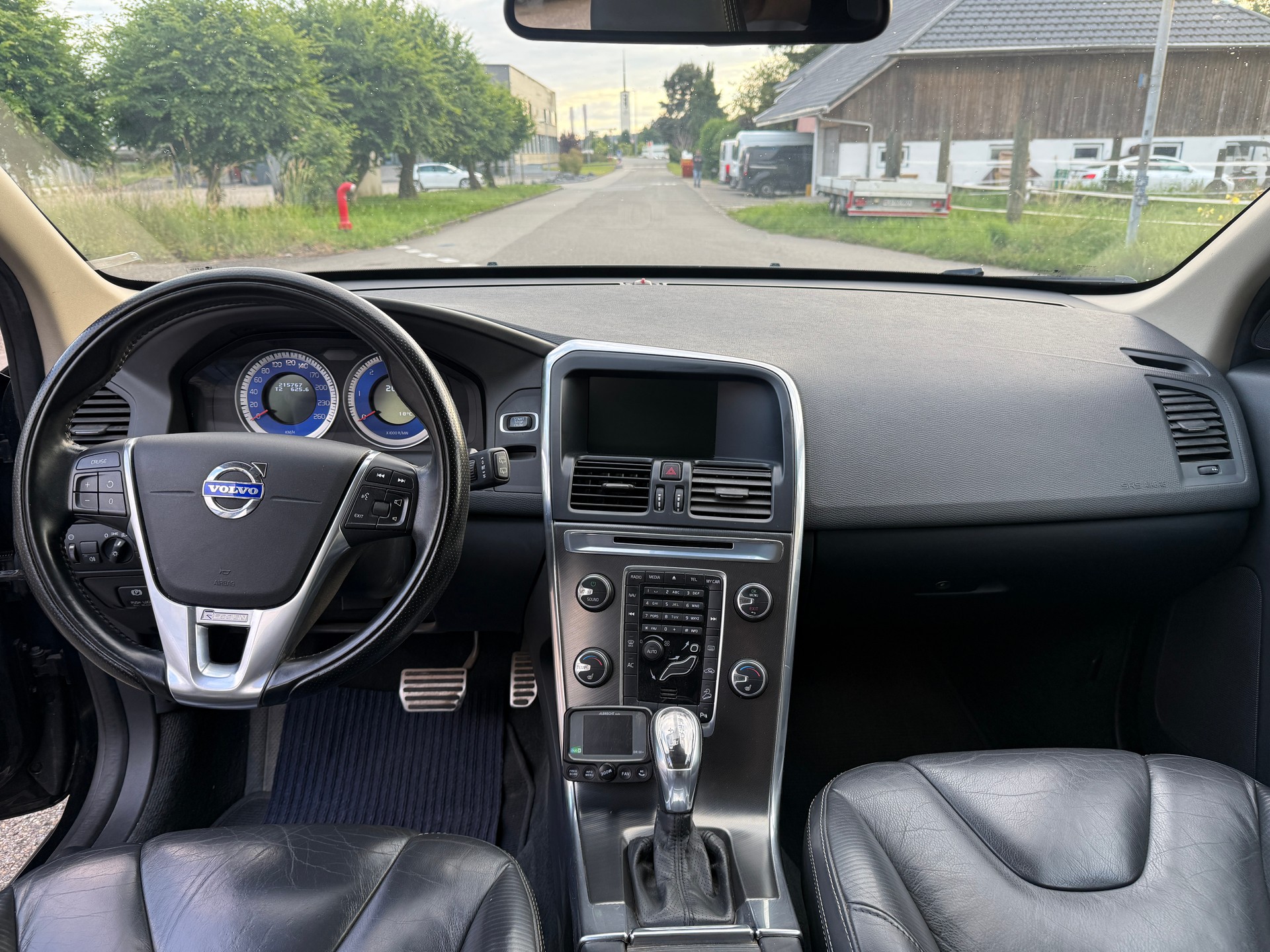 VOLVO XC60 D5 AWD R-Design Geartronic-image-8