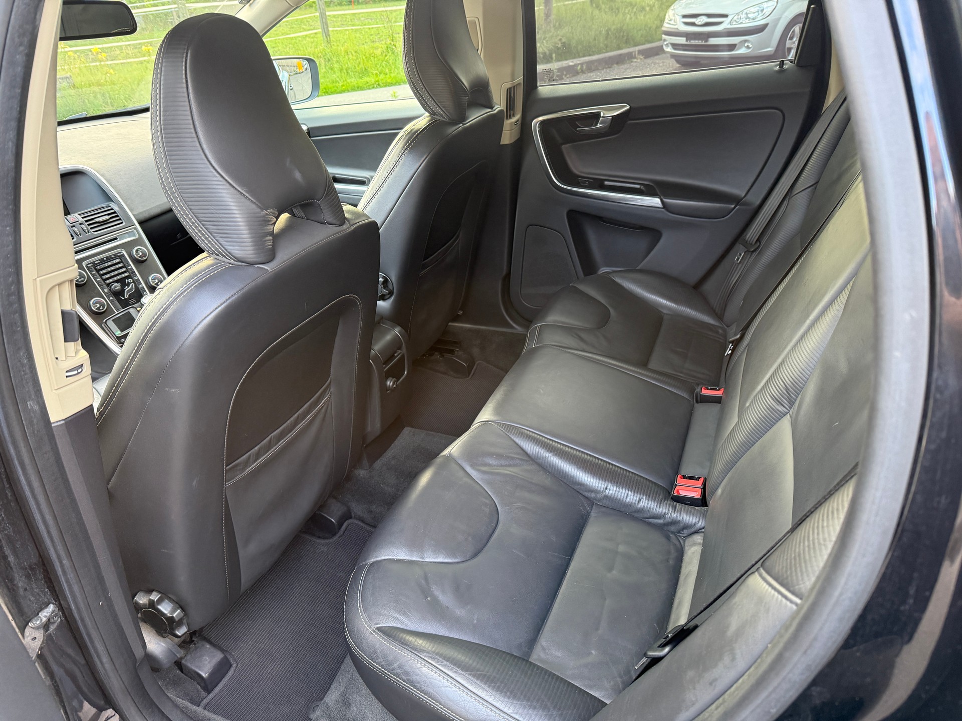 VOLVO XC60 D5 AWD R-Design Geartronic-image-11