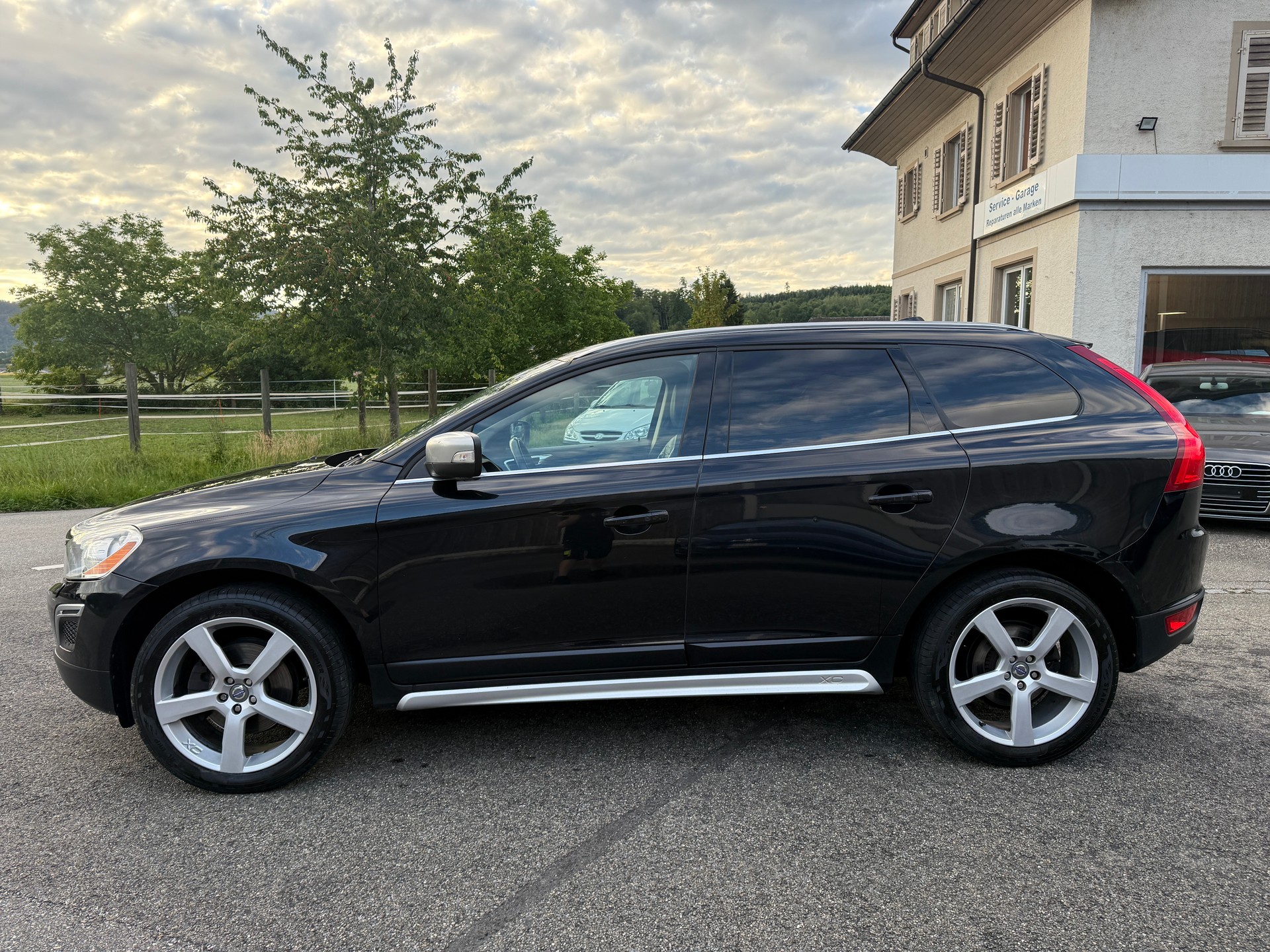 VOLVO XC60 D5 AWD R-Design Geartronic-showroom-element-1