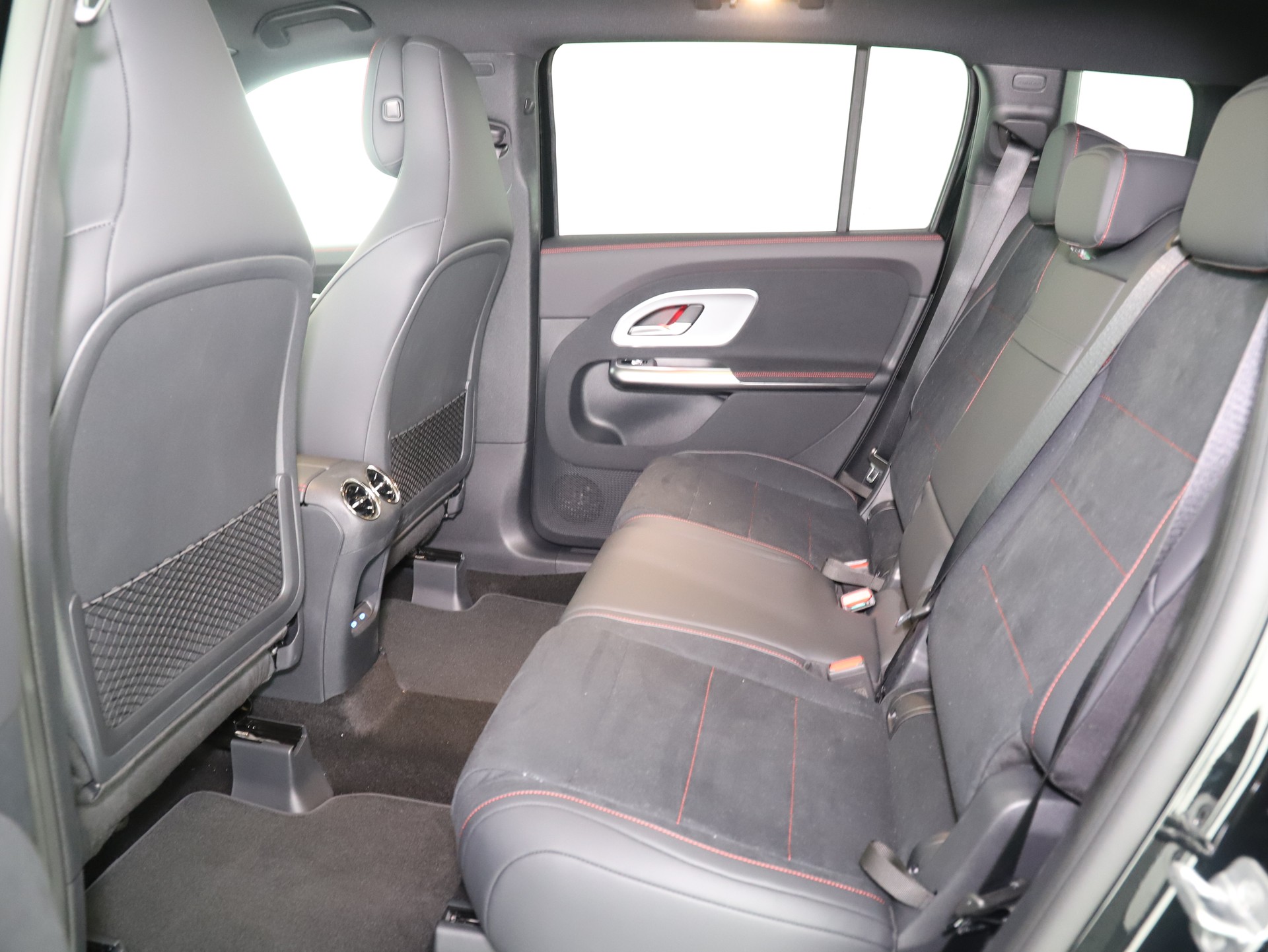 MERCEDES-BENZ GLB 220 4Matic 8G-Tronic-image-10