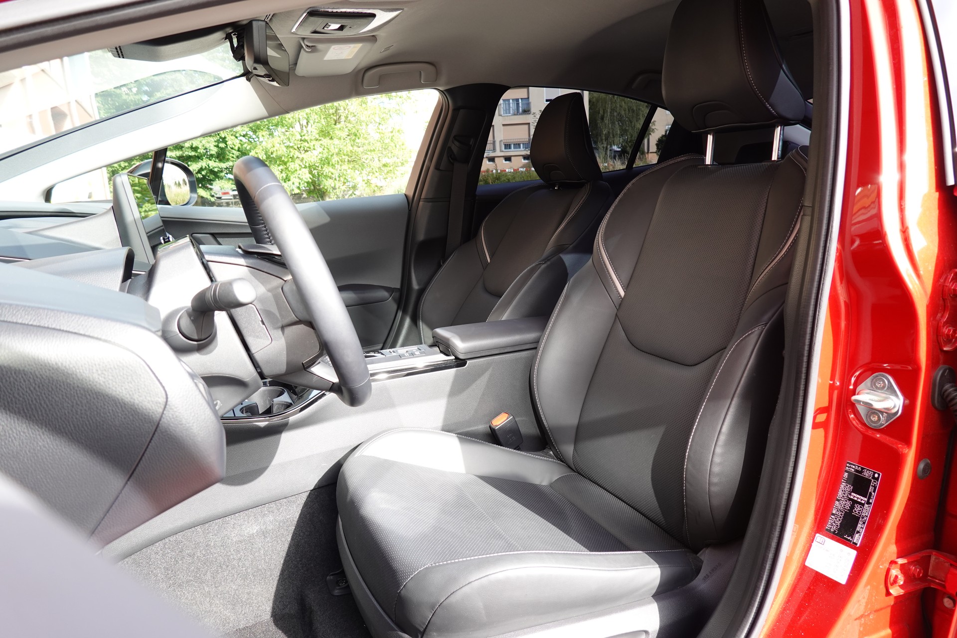 TOYOTA Prius 2,0 VVT-i Plug-in Hybrid Premium "Leasing 2,9% * 8 Roues * Toit solaire * Caméra 360 * Sièges ventilés/chauffants *-image-24
