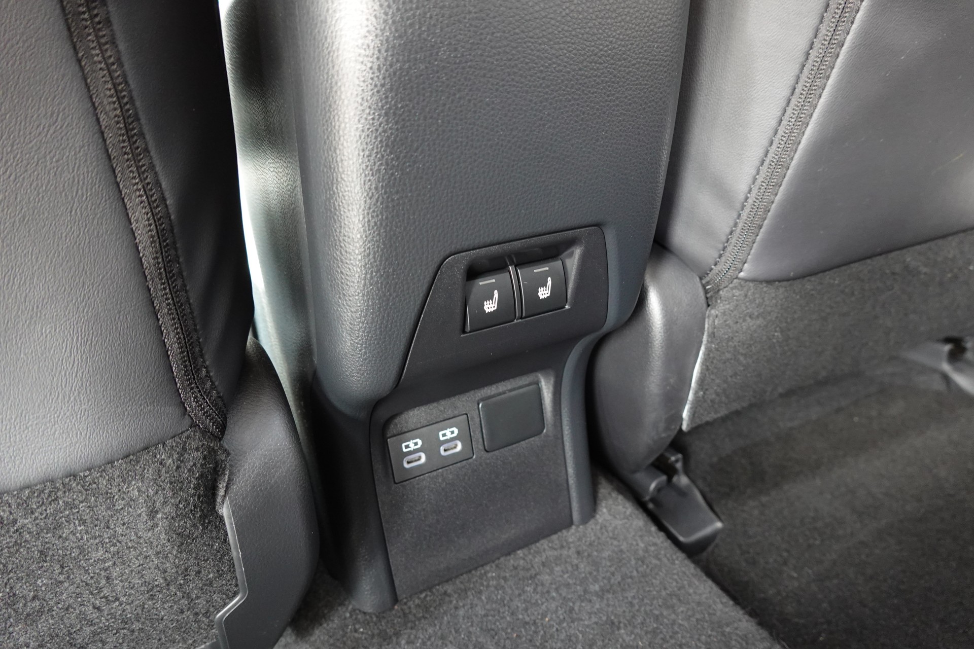 TOYOTA Prius 2,0 VVT-i Plug-in Hybrid Premium "Leasing 2,9% * 8 Roues * Toit solaire * Caméra 360 * Sièges ventilés/chauffants *-image-23