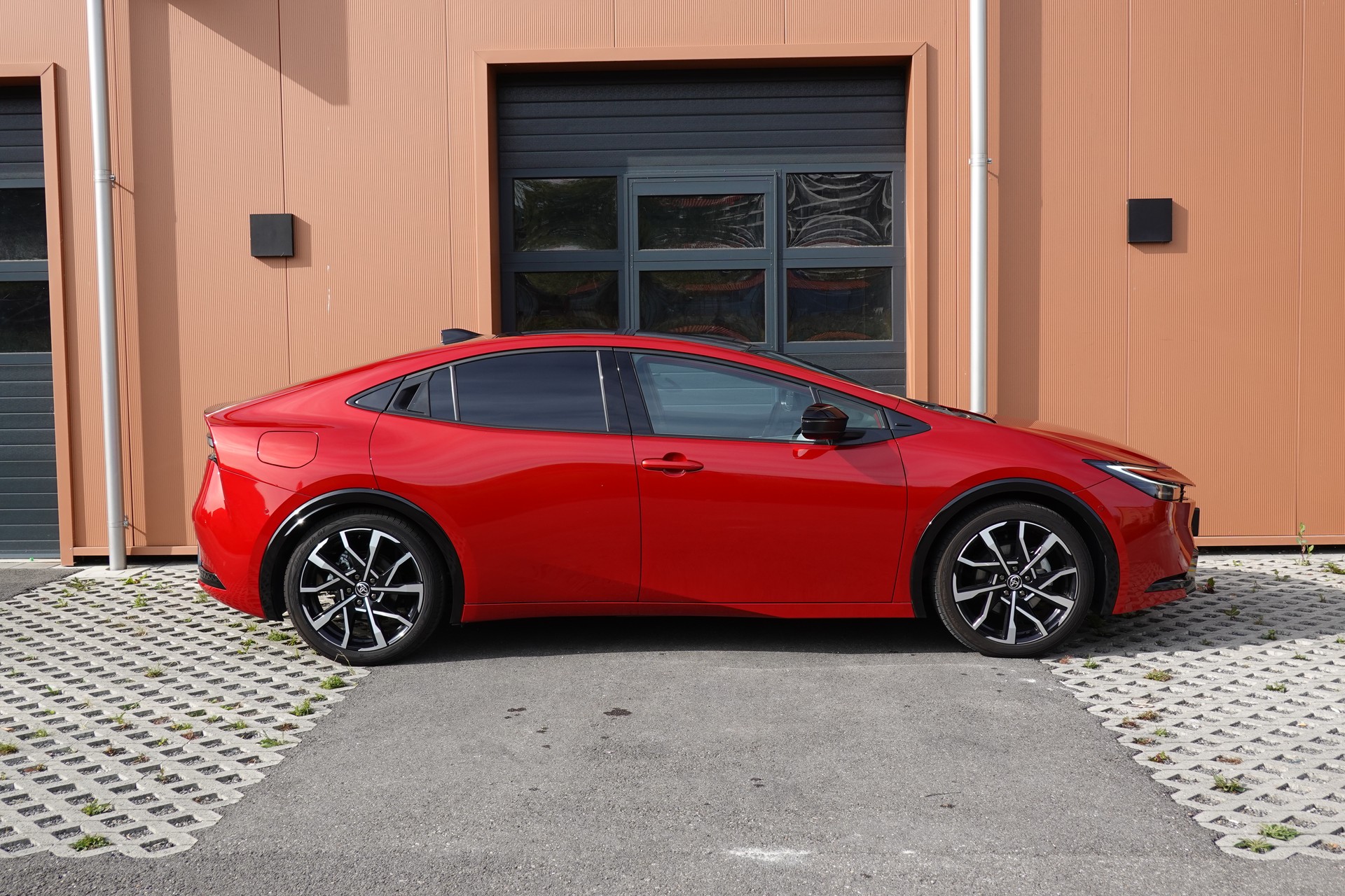 TOYOTA Prius 2,0 VVT-i Plug-in Hybrid Premium "Leasing 2,9% * 8 Roues * Toit solaire * Caméra 360 * Sièges ventilés/chauffants *-showroom-element-3