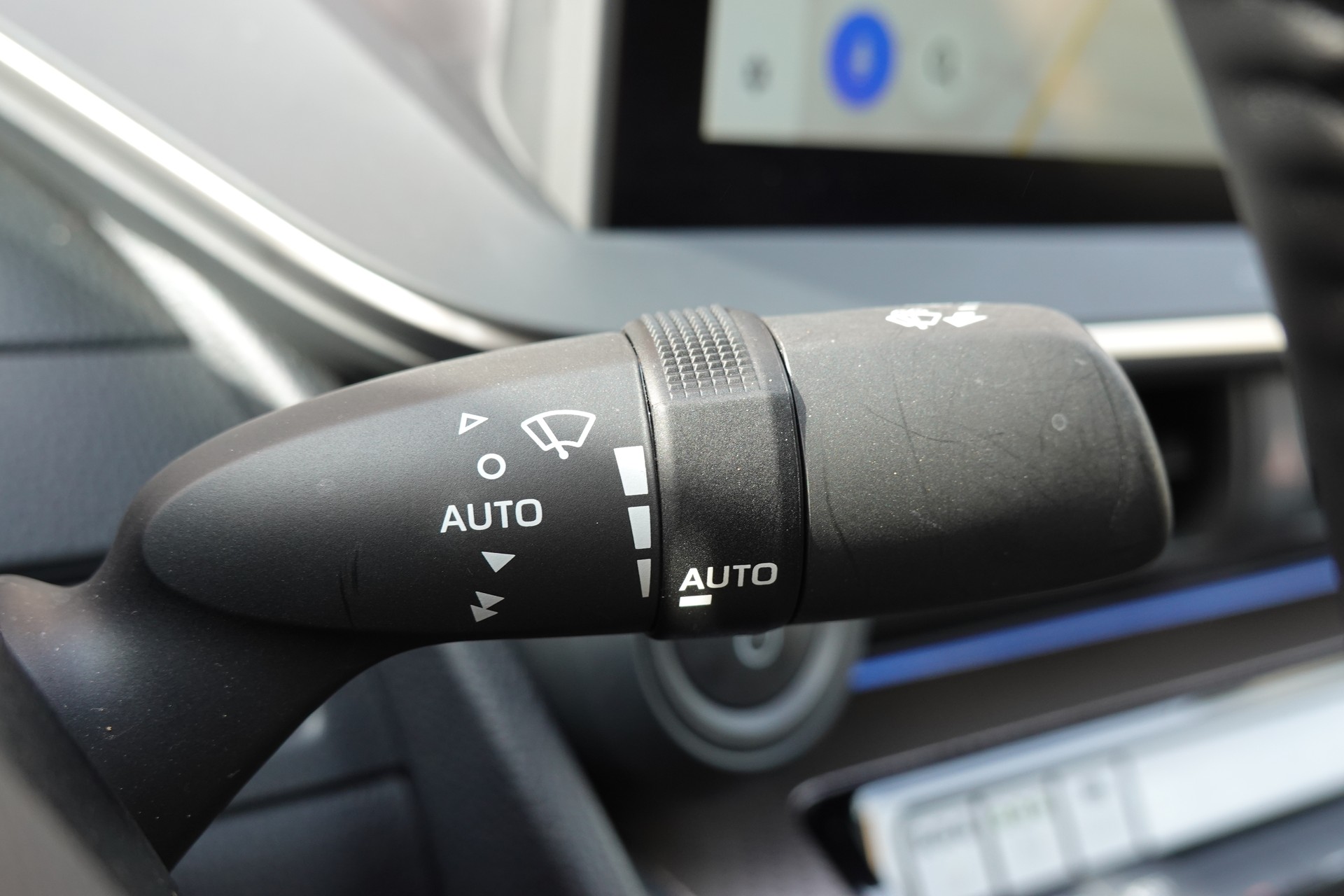 TOYOTA Prius 2,0 VVT-i Plug-in Hybrid Premium "Leasing 2,9% * 8 Roues * Toit solaire * Caméra 360 * Sièges ventilés/chauffants *-image-14