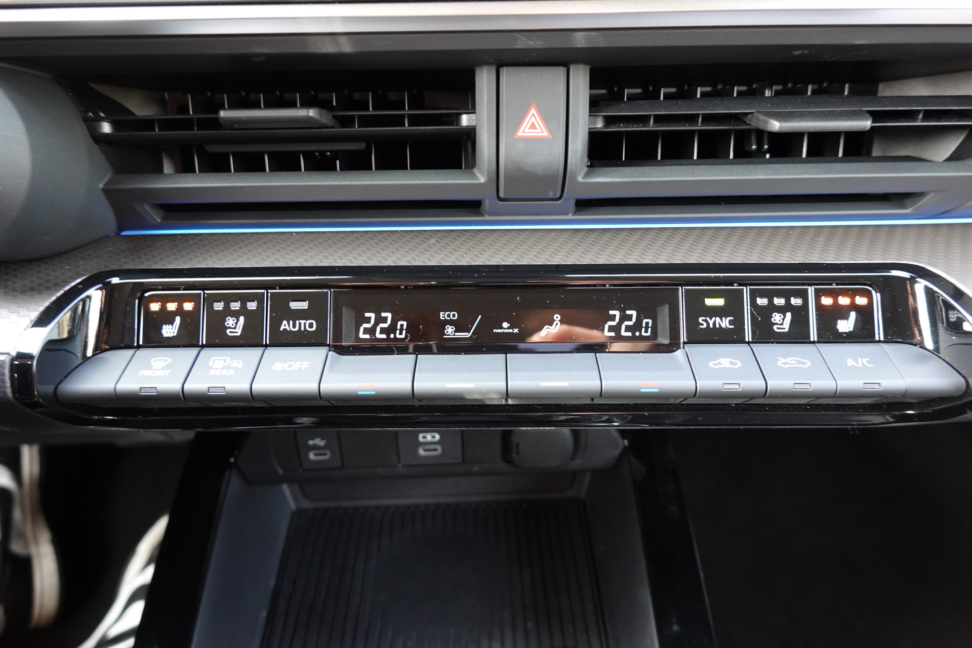 TOYOTA Prius 2,0 VVT-i Plug-in Hybrid Premium "Leasing 2,9% * 8 Roues * Toit solaire * Caméra 360 * Sièges ventilés/chauffants *-image-17