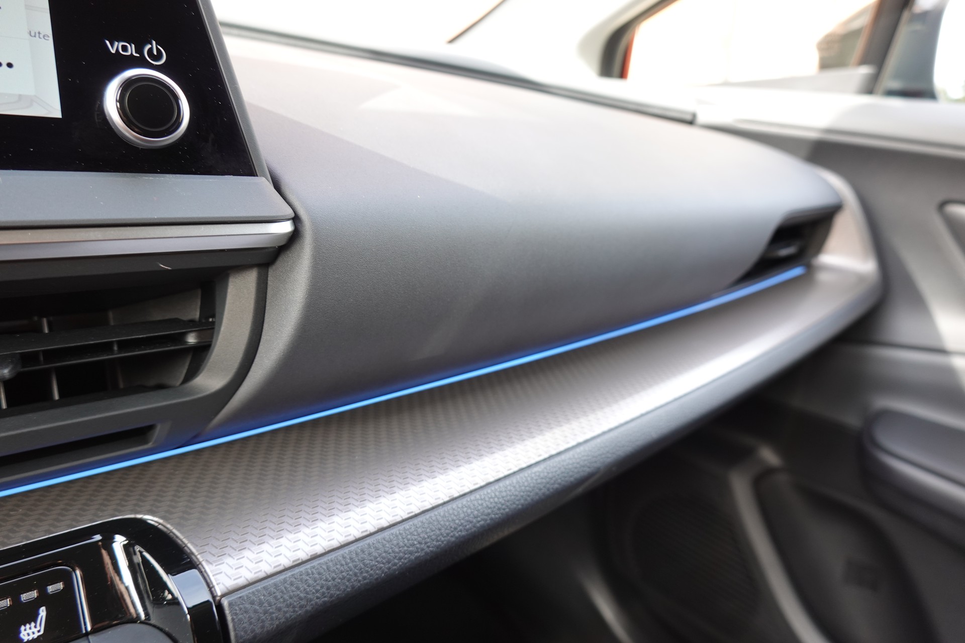 TOYOTA Prius 2,0 VVT-i Plug-in Hybrid Premium "Leasing 2,9% * 8 Roues * Toit solaire * Caméra 360 * Sièges ventilés/chauffants *-image-21