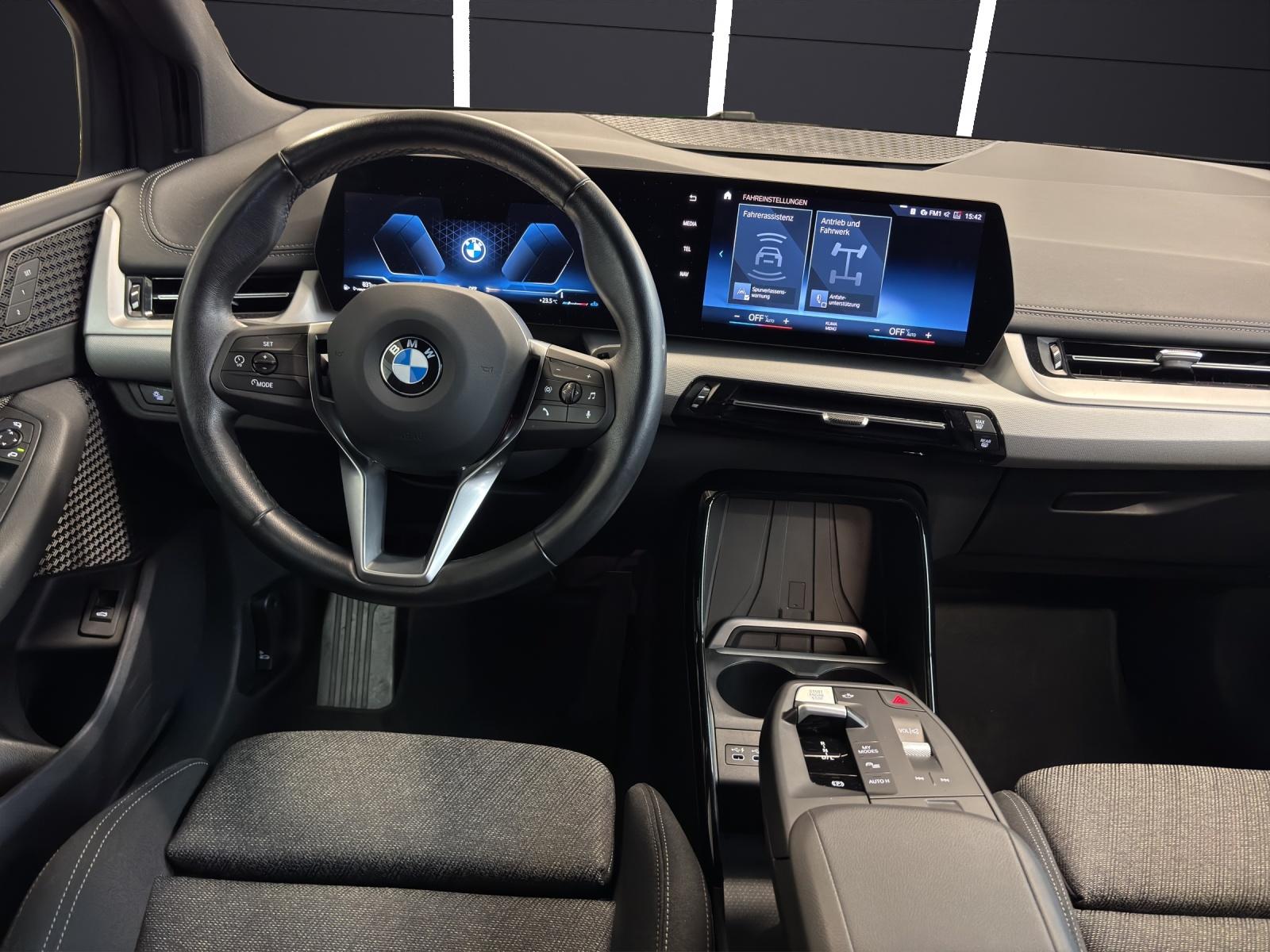 BMW 218i Active Tourer-image-17