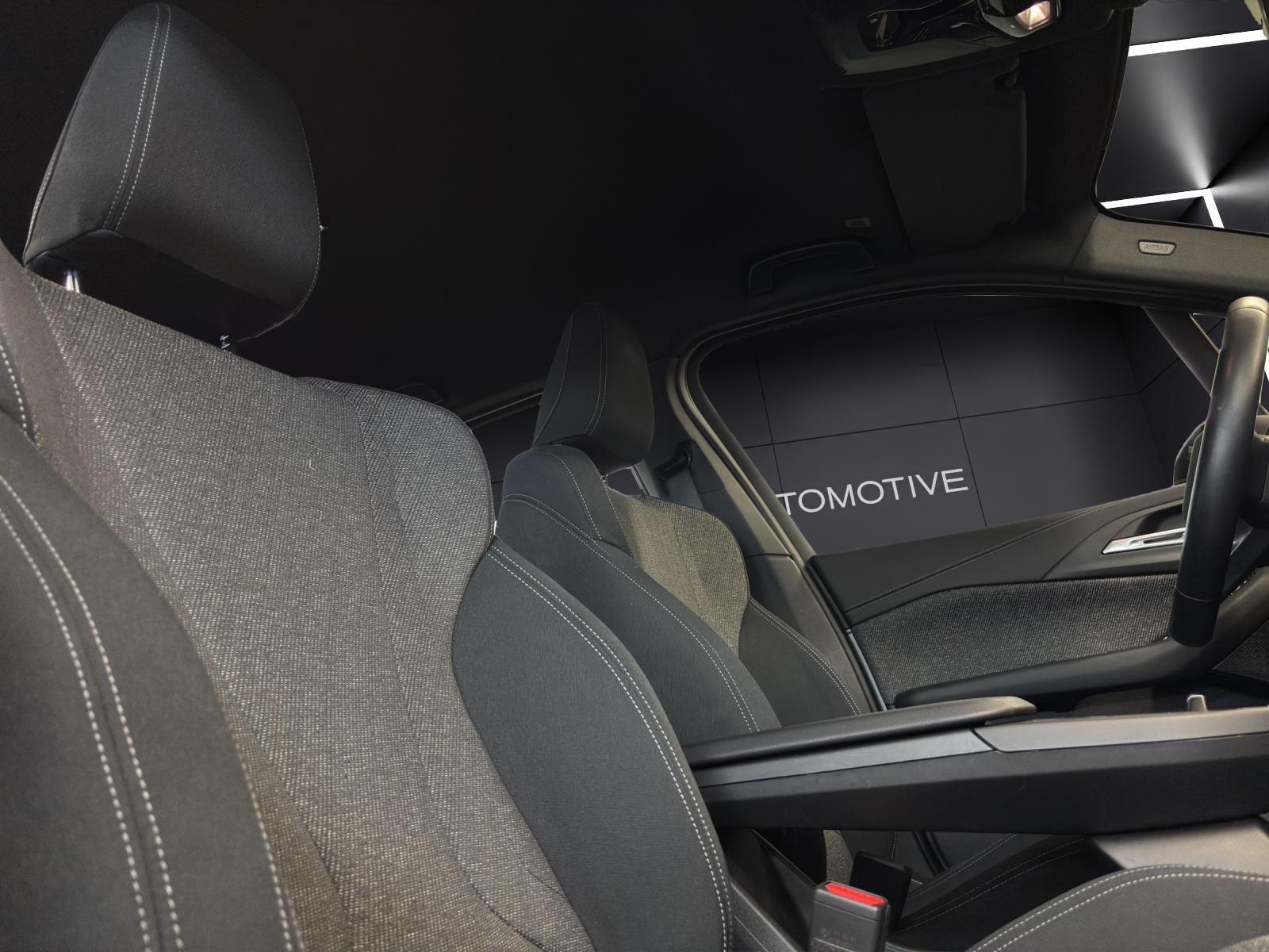 BMW 218i Active Tourer-image-16