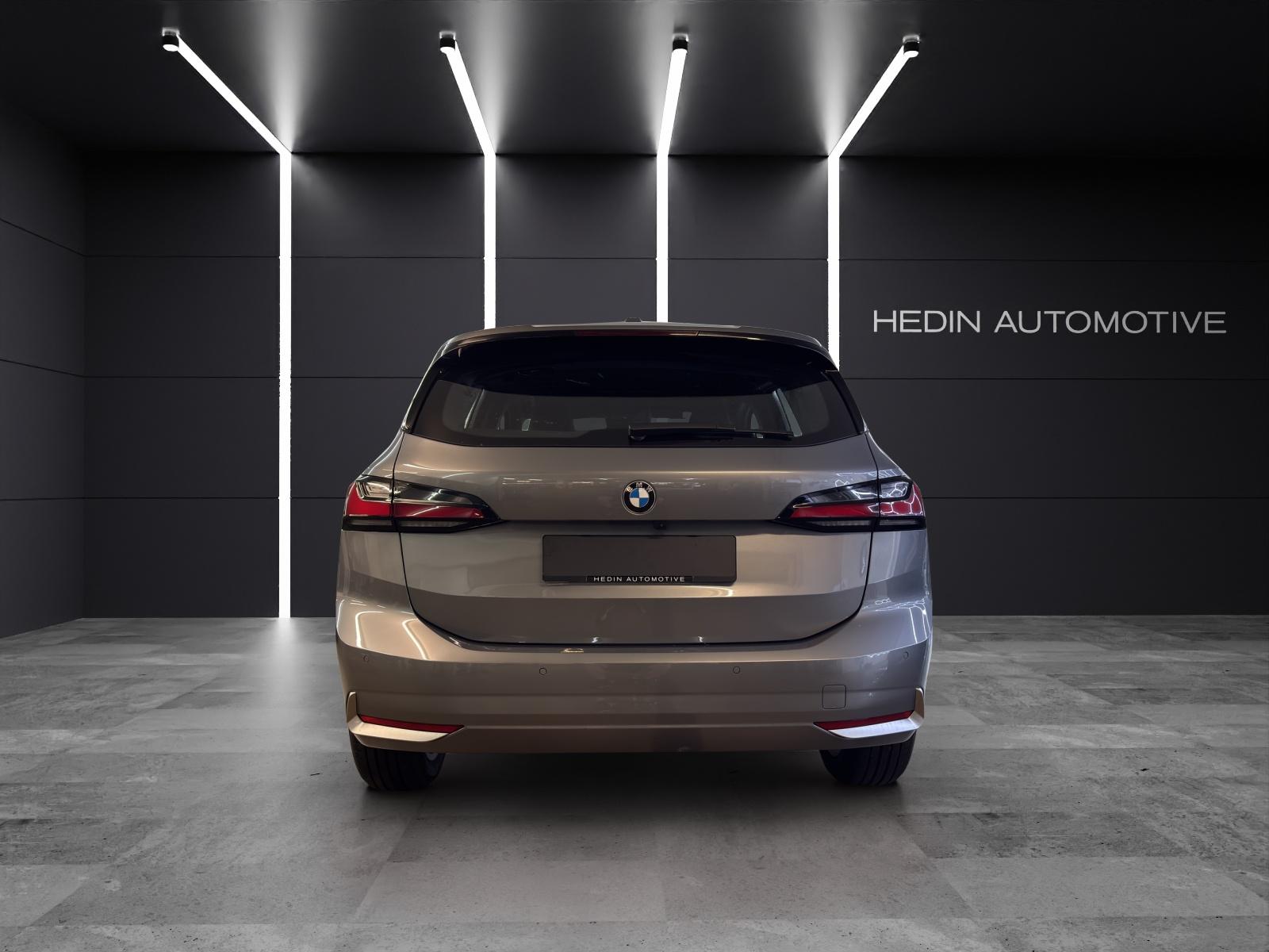 BMW 218i Active Tourer-showroom-element-3