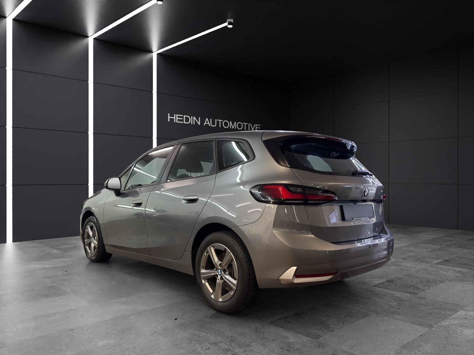 BMW 218i Active Tourer-showroom-element-2