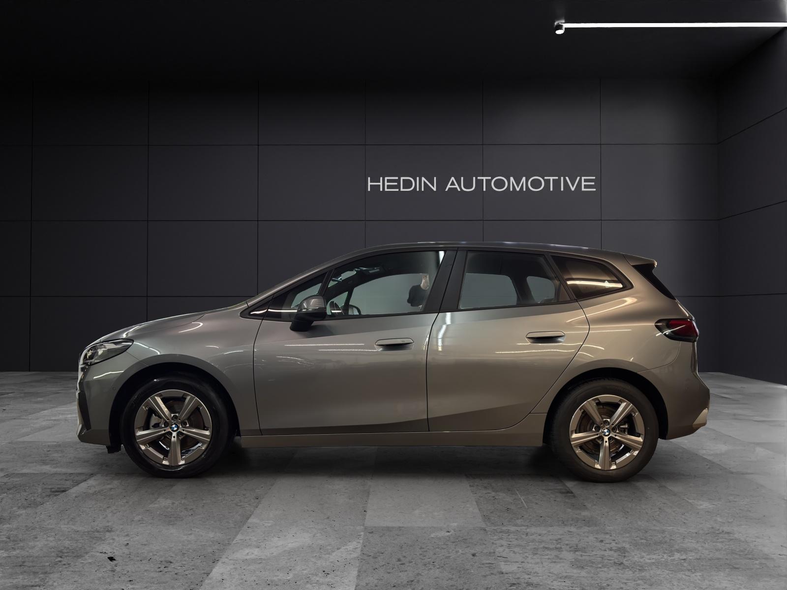 BMW 218i Active Tourer-showroom-element-1