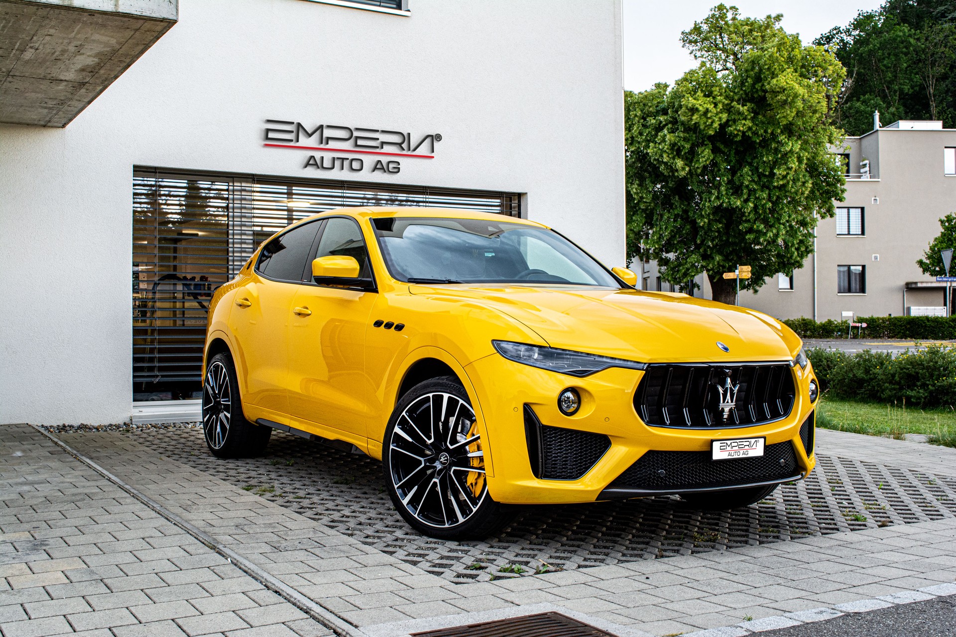 MASERATI Levante 3.8 V8 Trofeo Q4 Launch Edition "1 of 100"-showroom-element-1