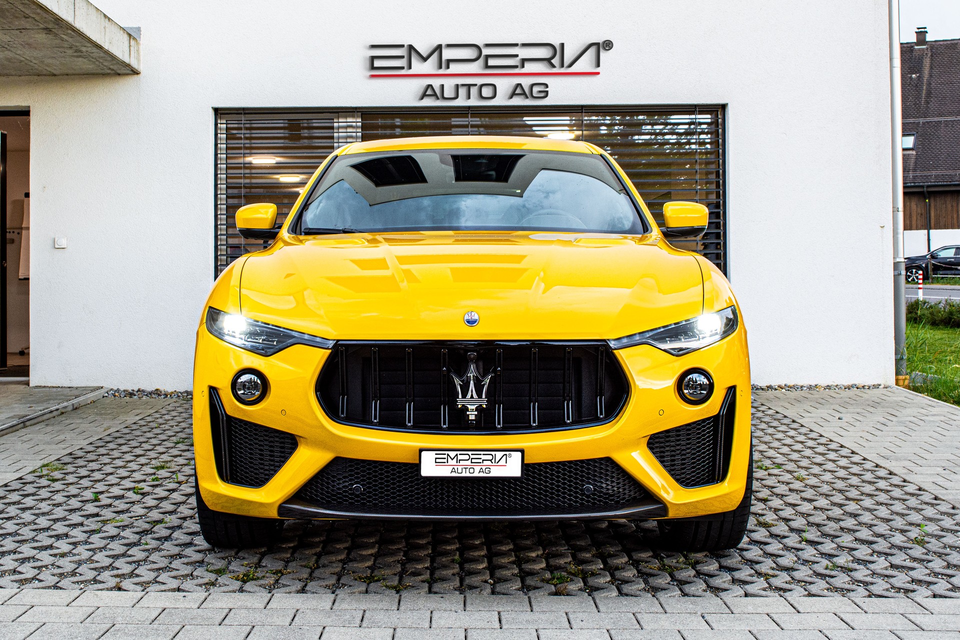 MASERATI Levante 3.8 V8 Trofeo Q4 Launch Edition "1 of 100"-showroom-element-3