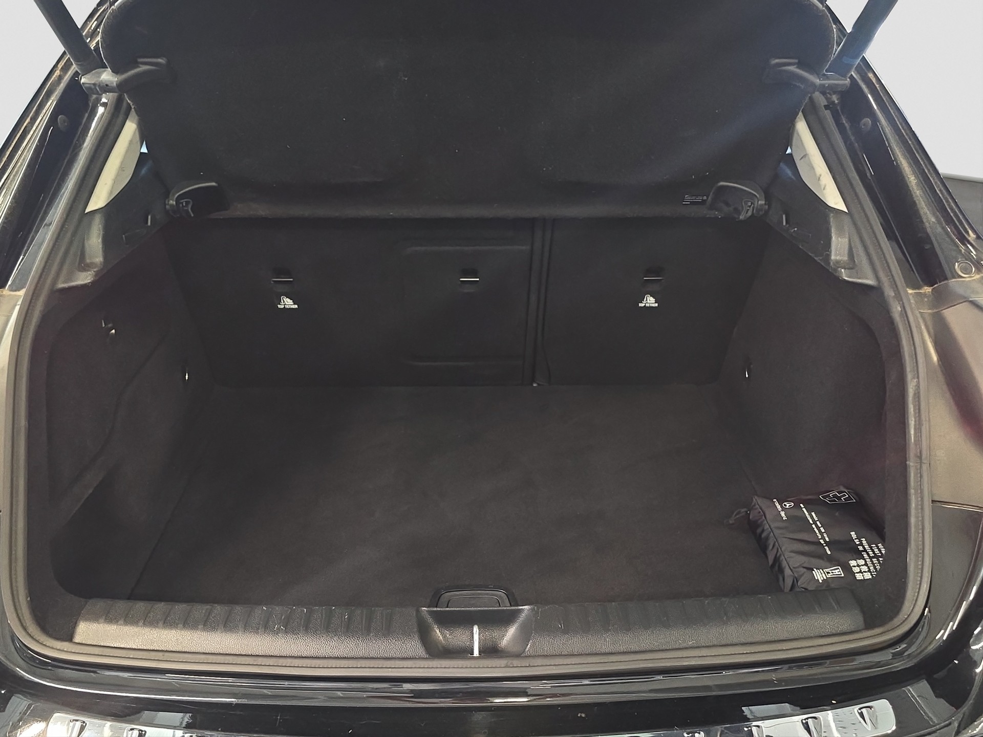MERCEDES-BENZ GLA 200 Night Star 7G-DCT-image-8