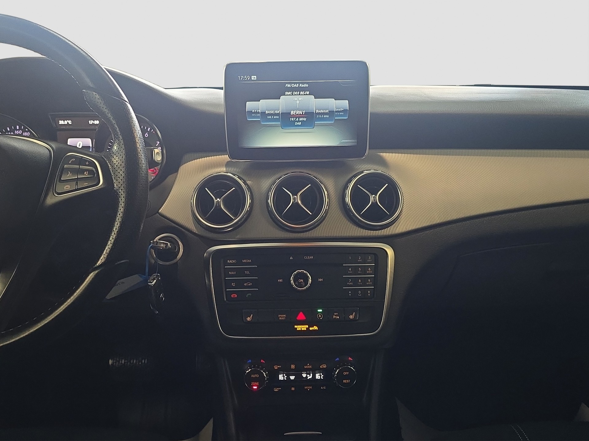 MERCEDES-BENZ GLA 200 Night Star 7G-DCT-image-11