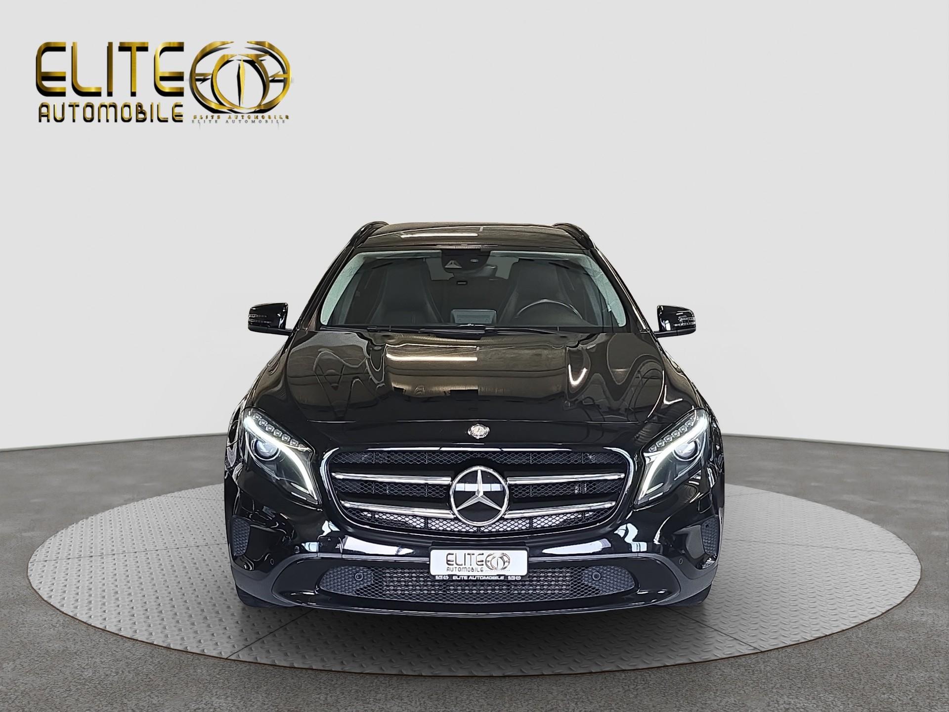 MERCEDES-BENZ GLA 200 Night Star 7G-DCT-showroom-element-1