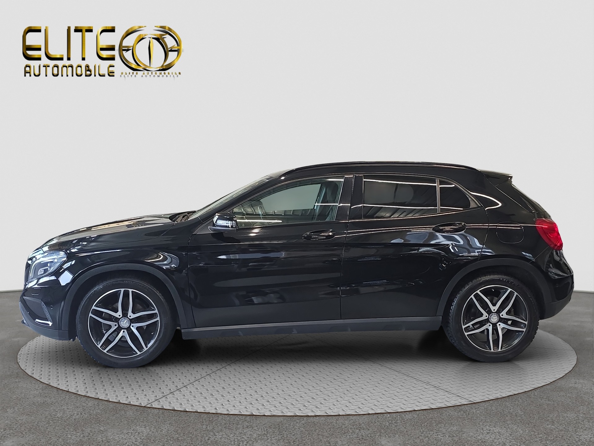 MERCEDES-BENZ GLA 200 Night Star 7G-DCT-image-4