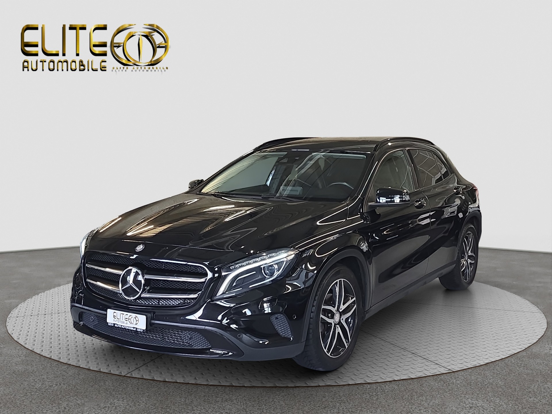 MERCEDES-BENZ GLA 200 Night Star 7G-DCT-showroom-element-3