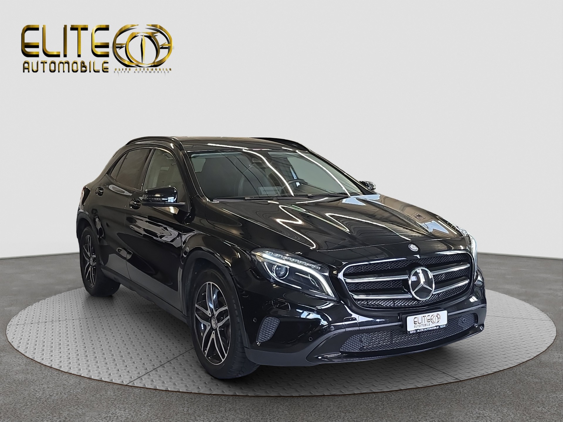 MERCEDES-BENZ GLA 200 Night Star 7G-DCT