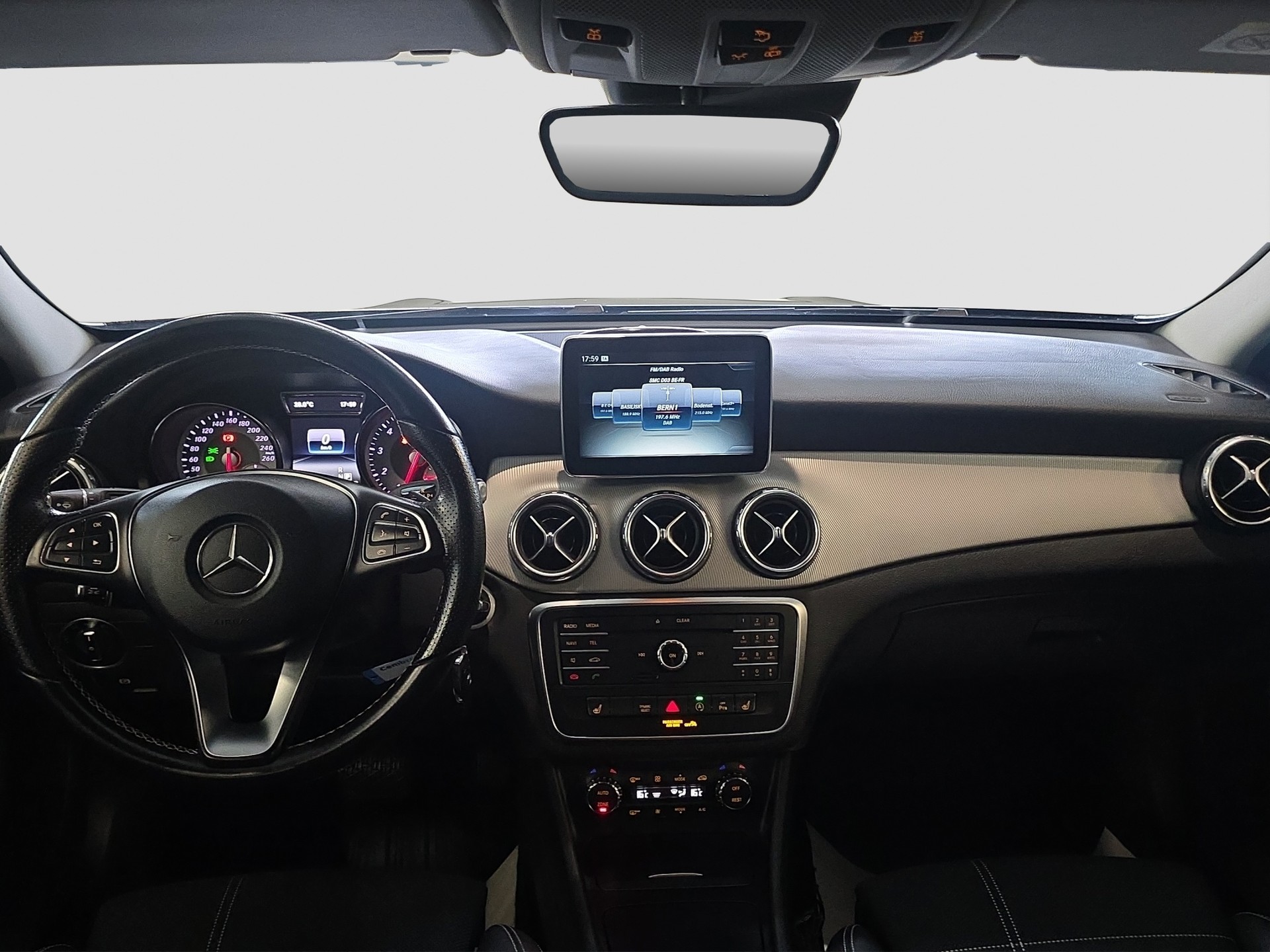 MERCEDES-BENZ GLA 200 Night Star 7G-DCT-image-9