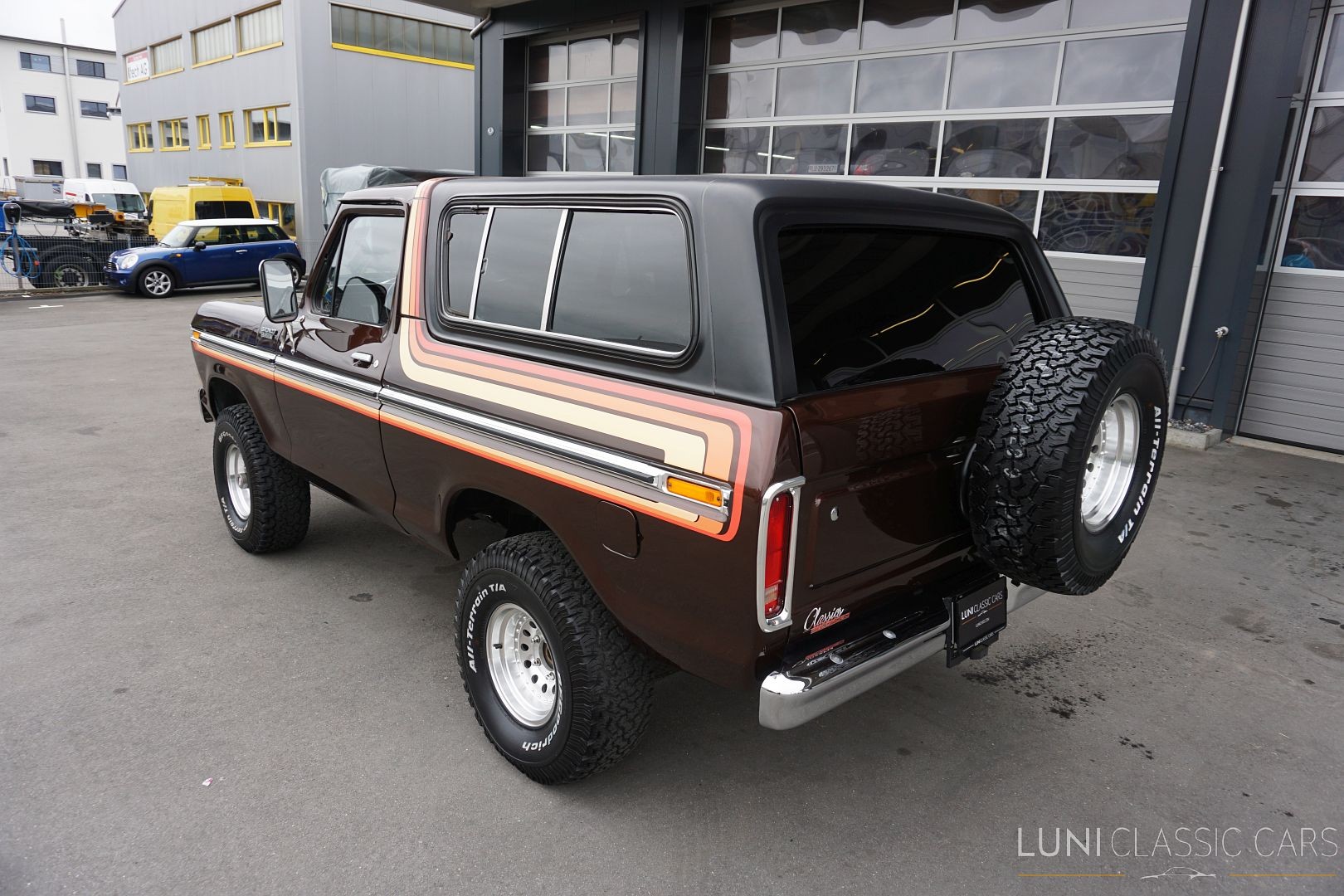 FORD Bronco-showroom-element-3