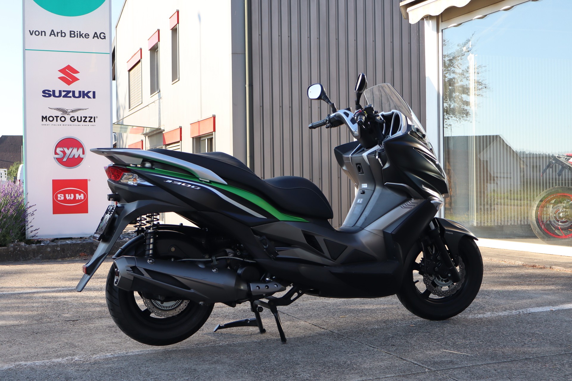 KAWASAKI J 300 ABS-image-2