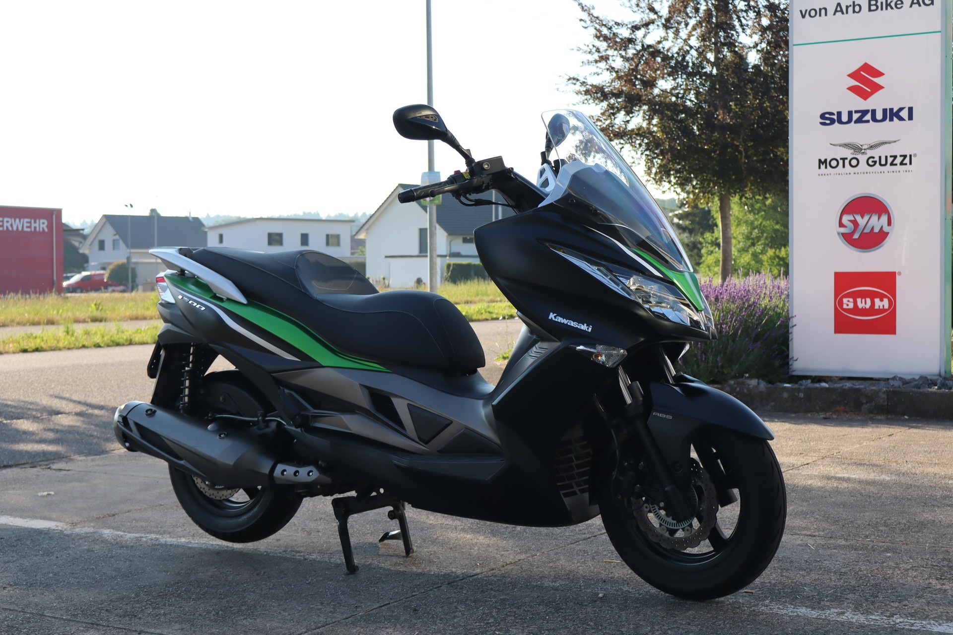 KAWASAKI J 300 ABS-image-1