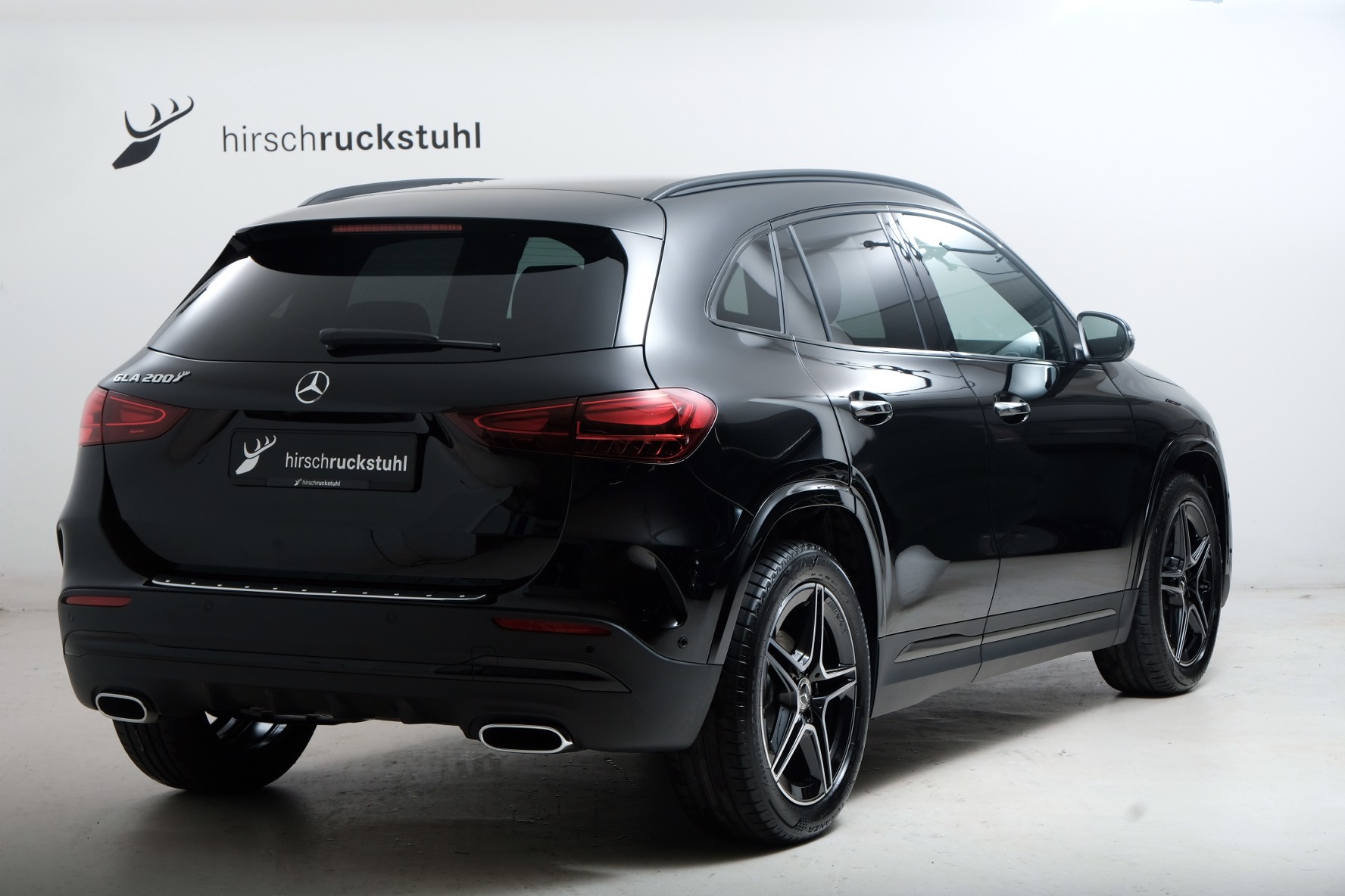 MERCEDES-BENZ GLA 200 Night Star 7G-DCT-showroom-element-3
