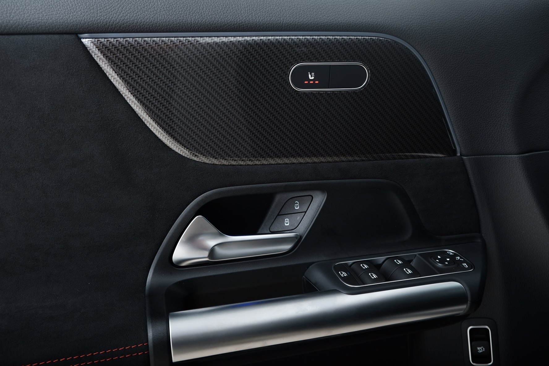 MERCEDES-BENZ GLA 200 Night Star 7G-DCT-image-9