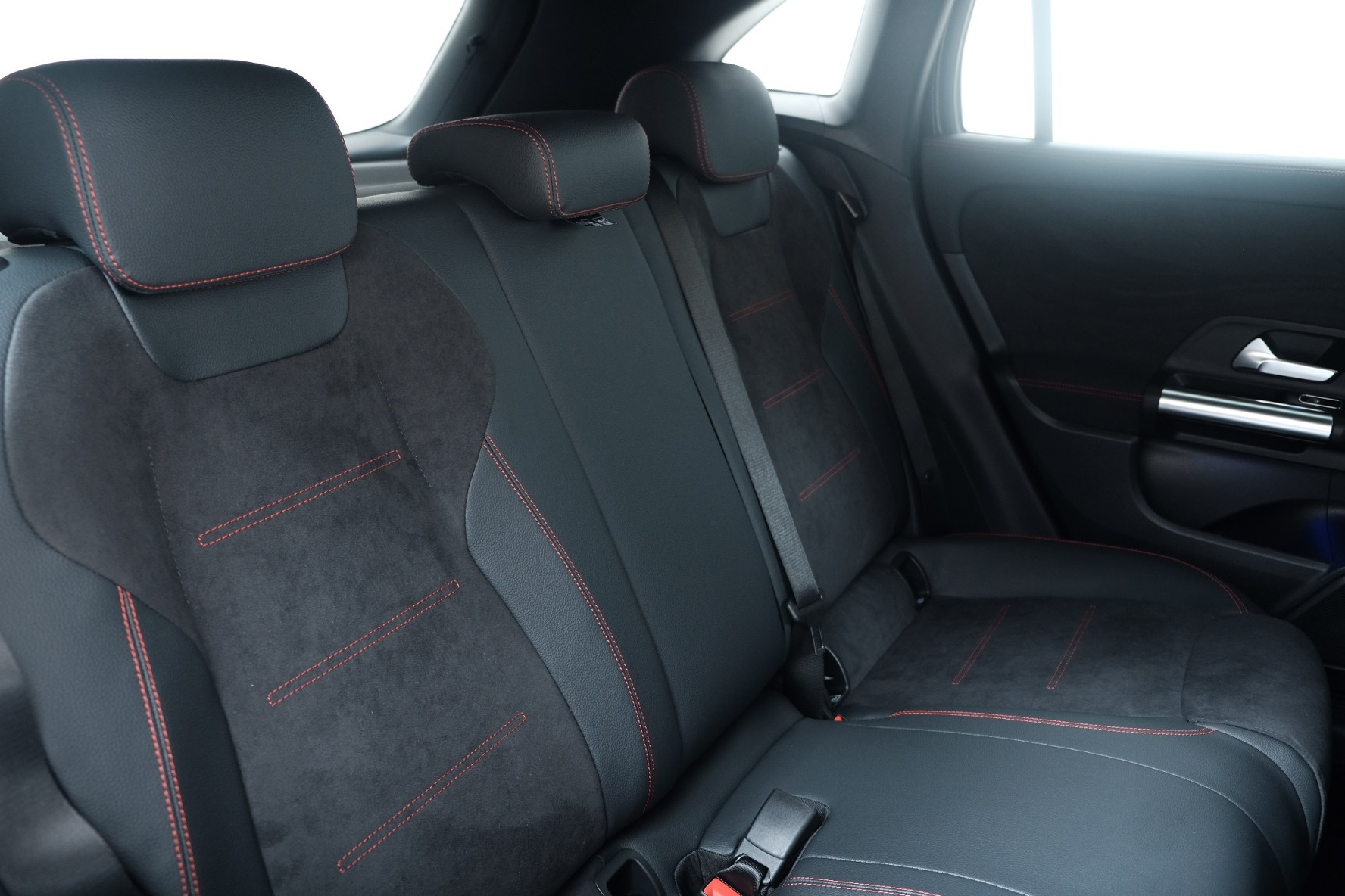 MERCEDES-BENZ GLA 200 Night Star 7G-DCT-image-11
